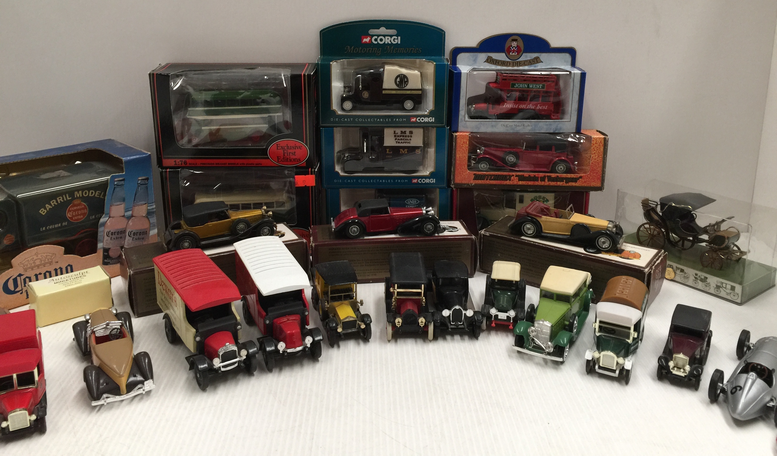 Contents to 3 trays 29 boxed and unboxed diecast model cars, bikes and vans by Corgi, Matchbox, - Image 3 of 3