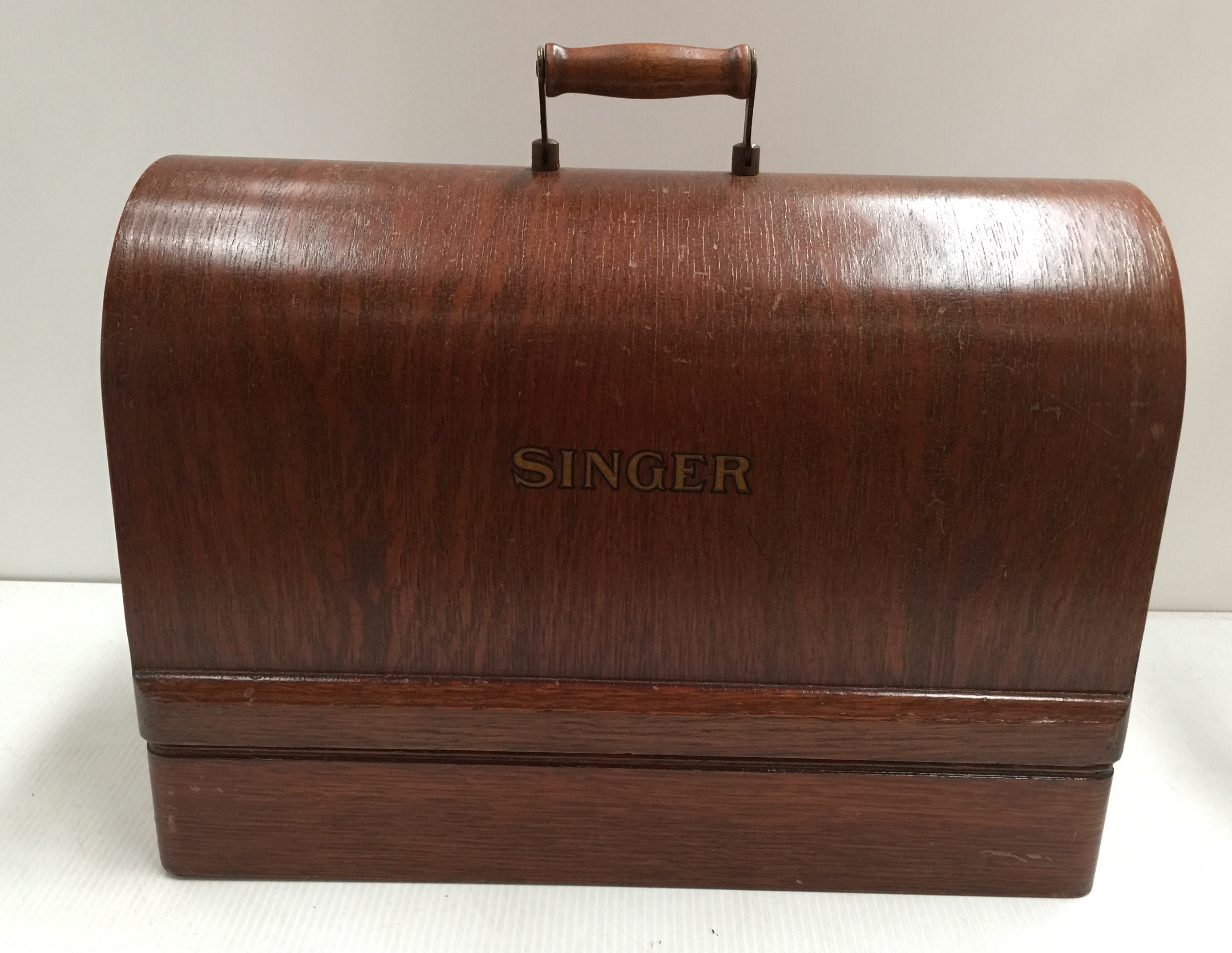 Singer manual sewing machine in wooden case [locked]