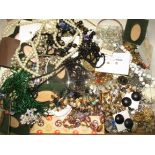 Contents to tray - large quantity of assorted costume jewellery including brooches, bangles,