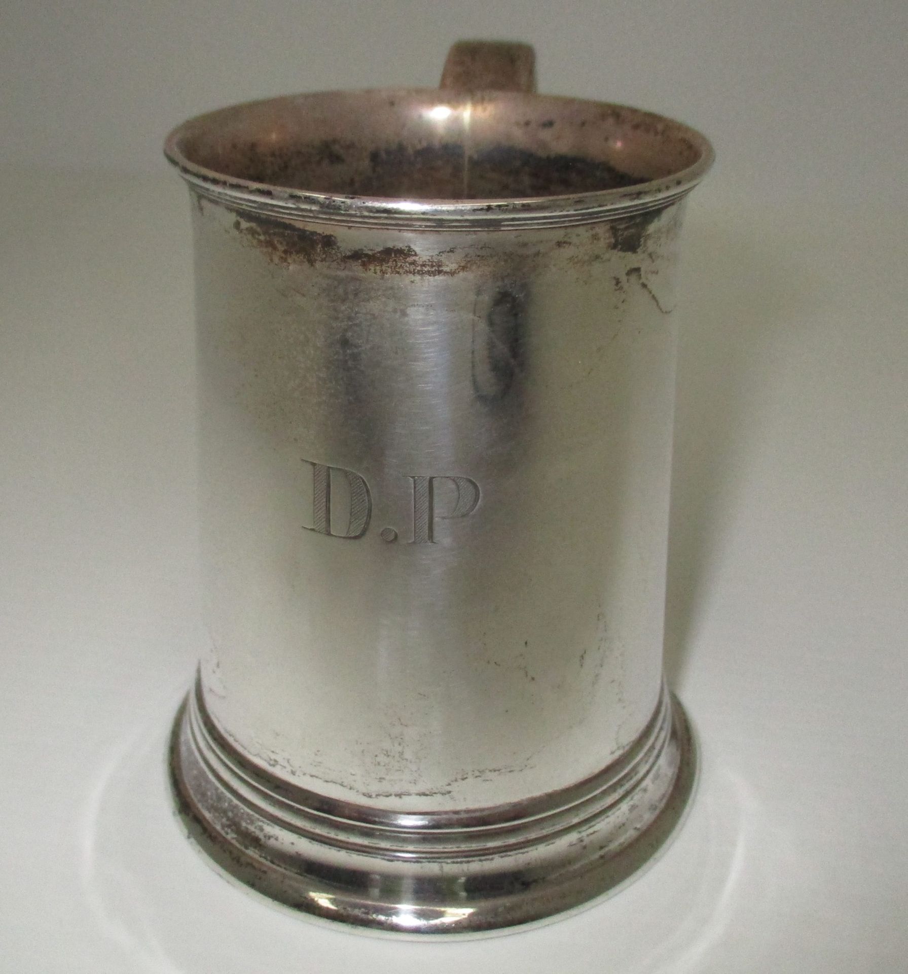 A silver Christening mug of tapered cylindrical form by Thomas Bradbury & Sons, Sheffield 1920, 8. - Image 2 of 4