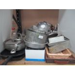 Baking tins and other kitchen utensils (a lot)