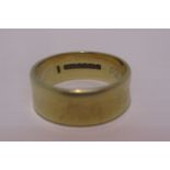 An 18ct gold concave sided wedding ring [approximate weight 4.