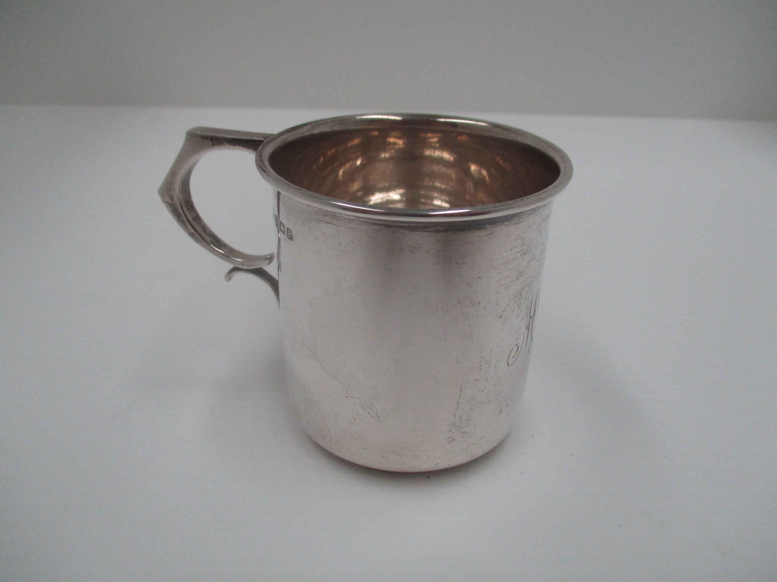 A cylindrical silver half pint mug with flared rim, Birmingham 1939 [approximate weight 4 oz. - Image 3 of 3