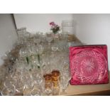 Contents to tray - large quantity of assorted glassware including plates, vases, decanters,