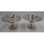 A pair of circular silver tazze on pedestal feet, Birmingham 1922, 14 cm dia. [2].