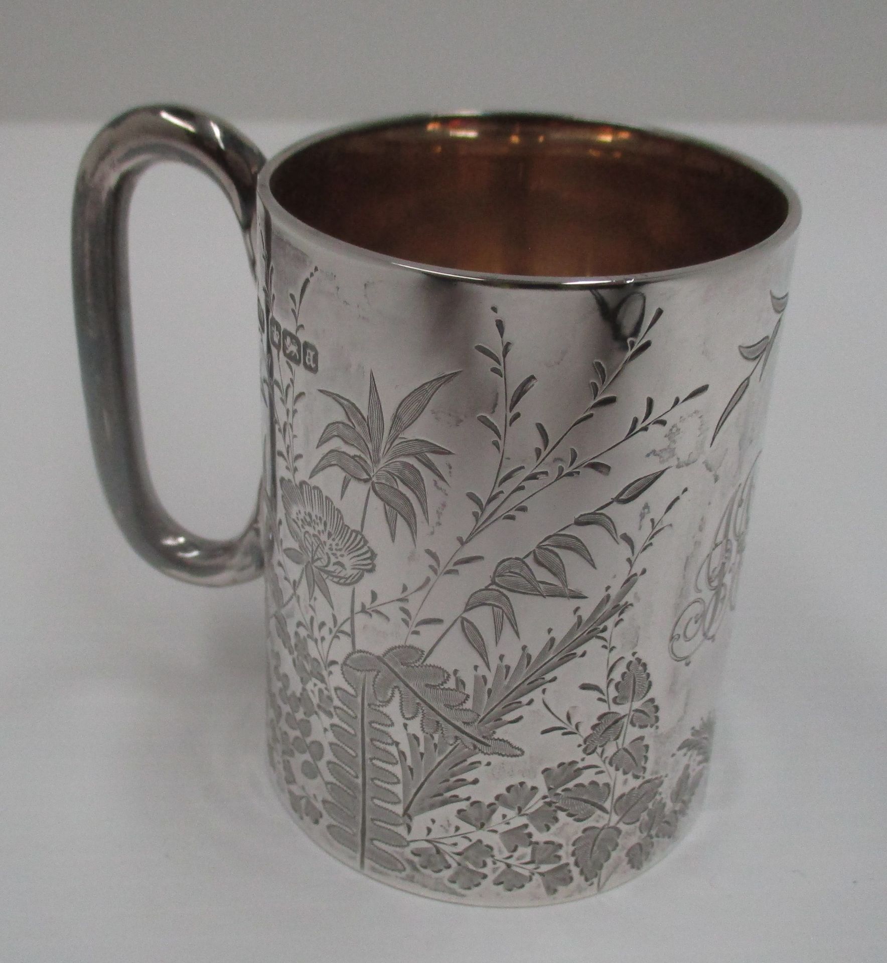 A Victorian silver cylindrical mug with fern and floral etched decoration, Sheffield 1893, 8 cm. - Image 2 of 3