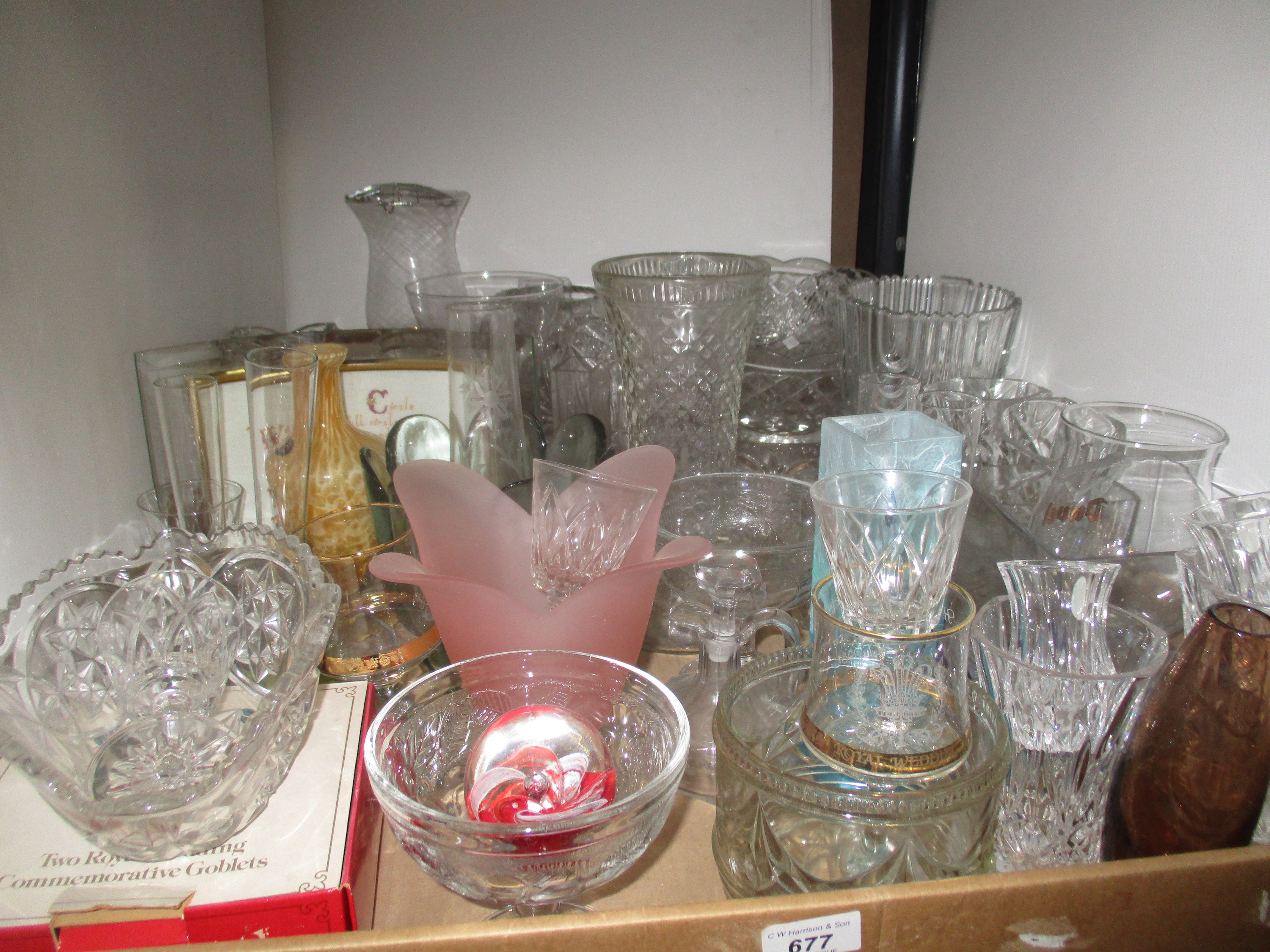 Contents to tray - large quantity of assorted glassware including bowls, vases, assorted glasses,