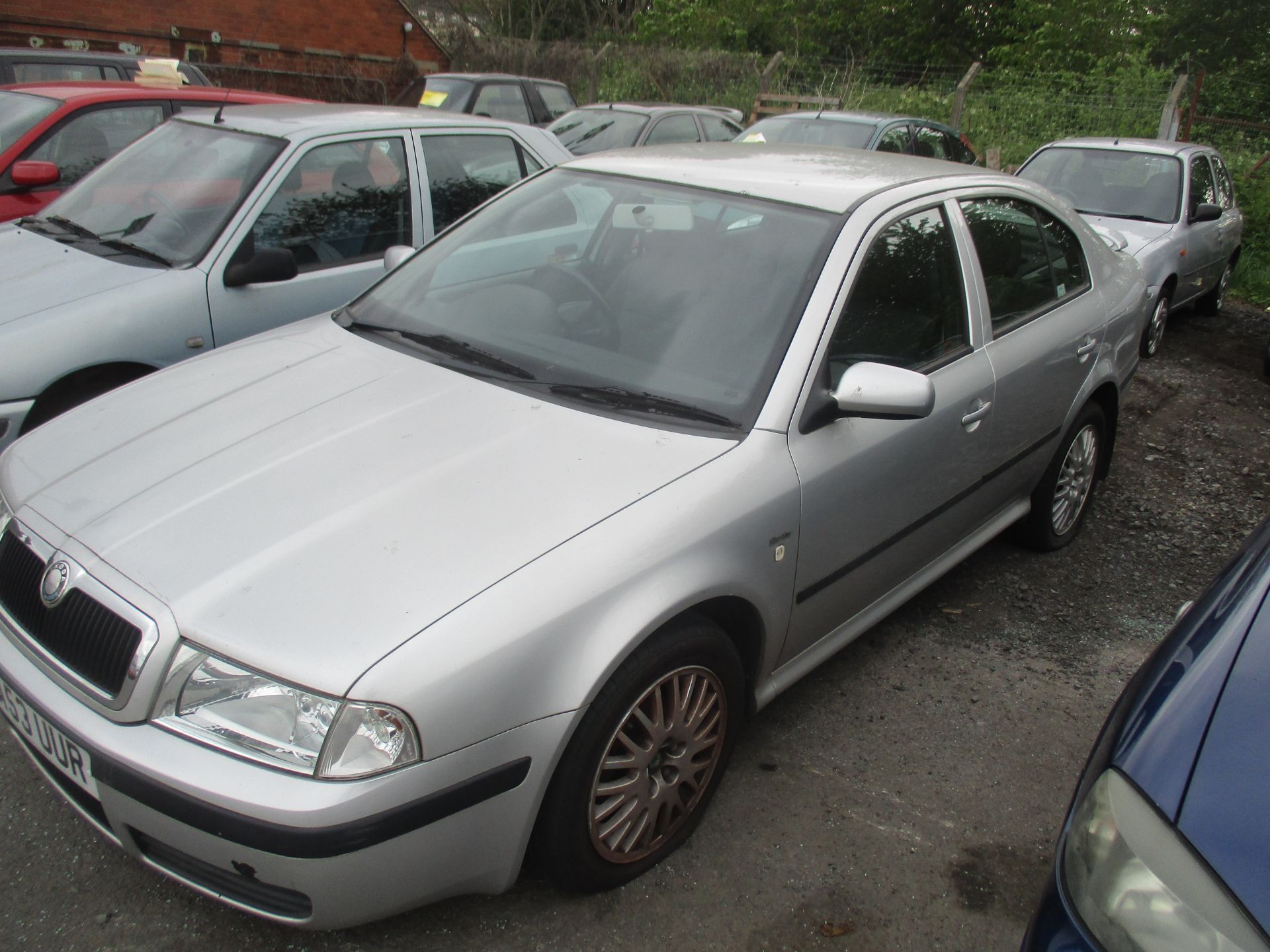 SKODA OCTAVIA SILVERLINE 1.6L 5 DOOR HAT - Image 2 of 3