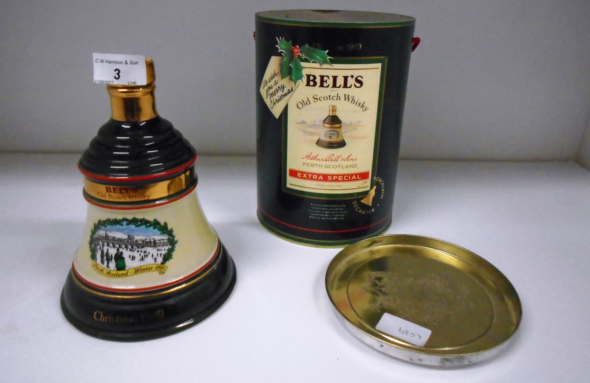 A 75cl decanter of Bell's Old Scotch Whisky to commemorate Christmas 1989 complete with