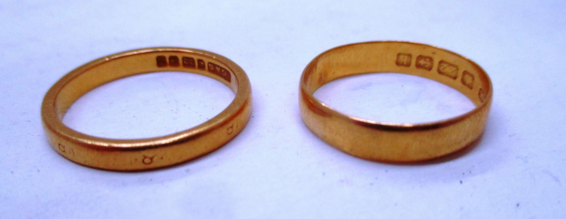 2 x 22ct gold wedding bands (total approx weight 5.