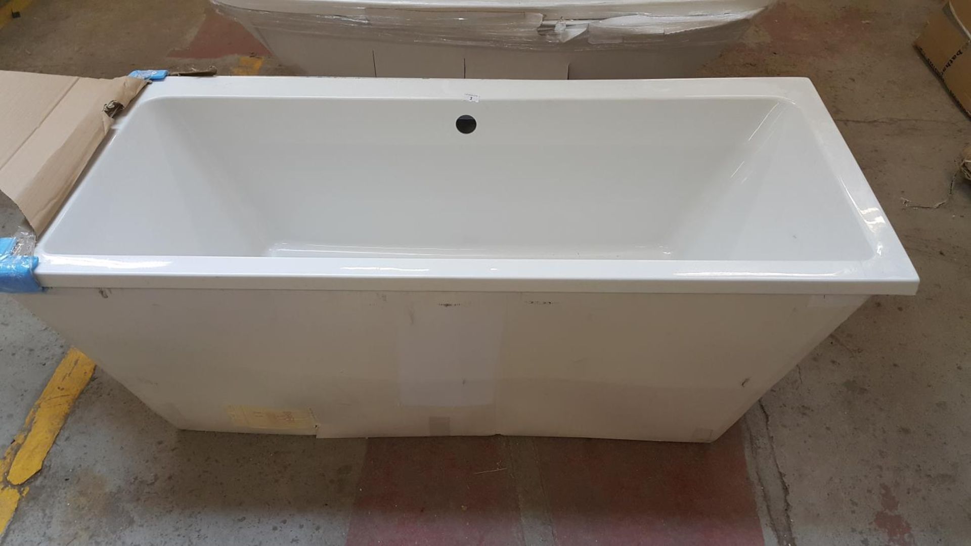 1600x750 free Standing Double Ended Bath - Image 6 of 6