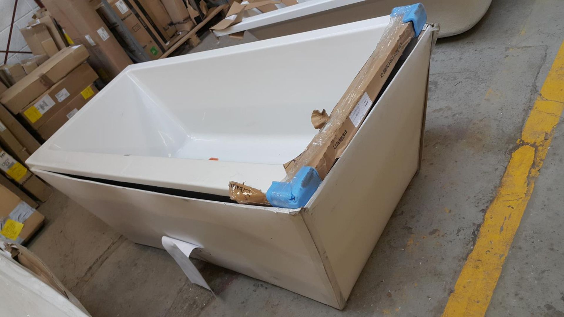 1600x750 free Standing Double Ended Bath - Image 3 of 6