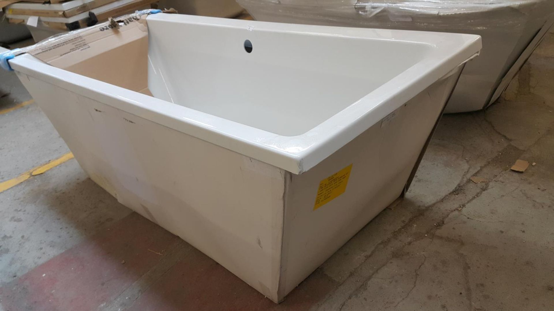 1600x750 free Standing Double Ended Bath - Image 5 of 6