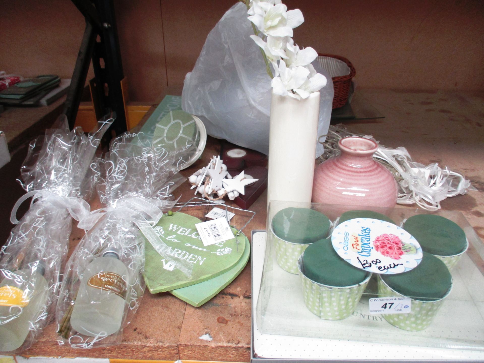 30 x assorted items - vases, wicker baskets, fairy lights, garden hanging signs,
