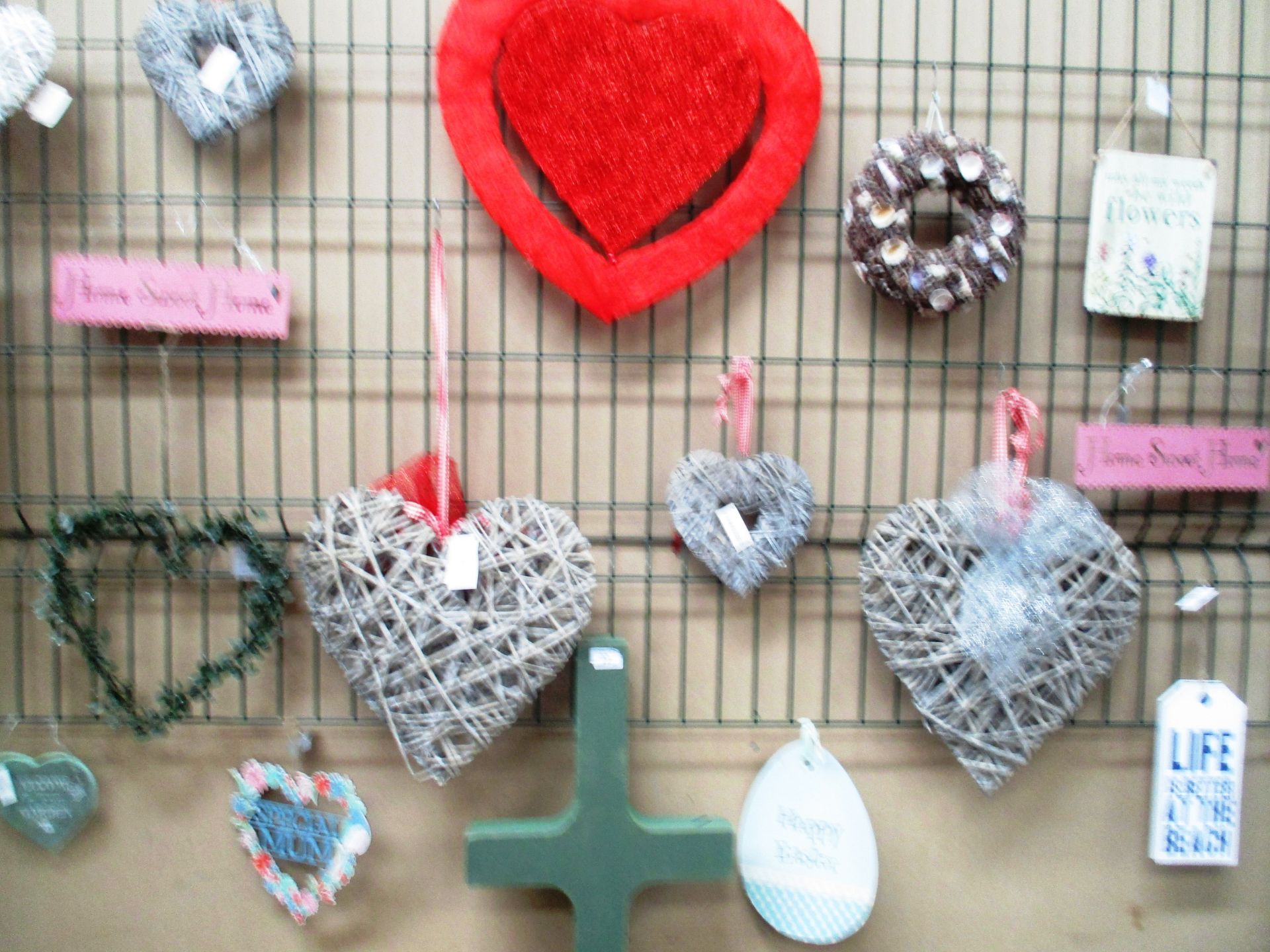 16 x items - metal hanging signs, hanging wooden hearts,