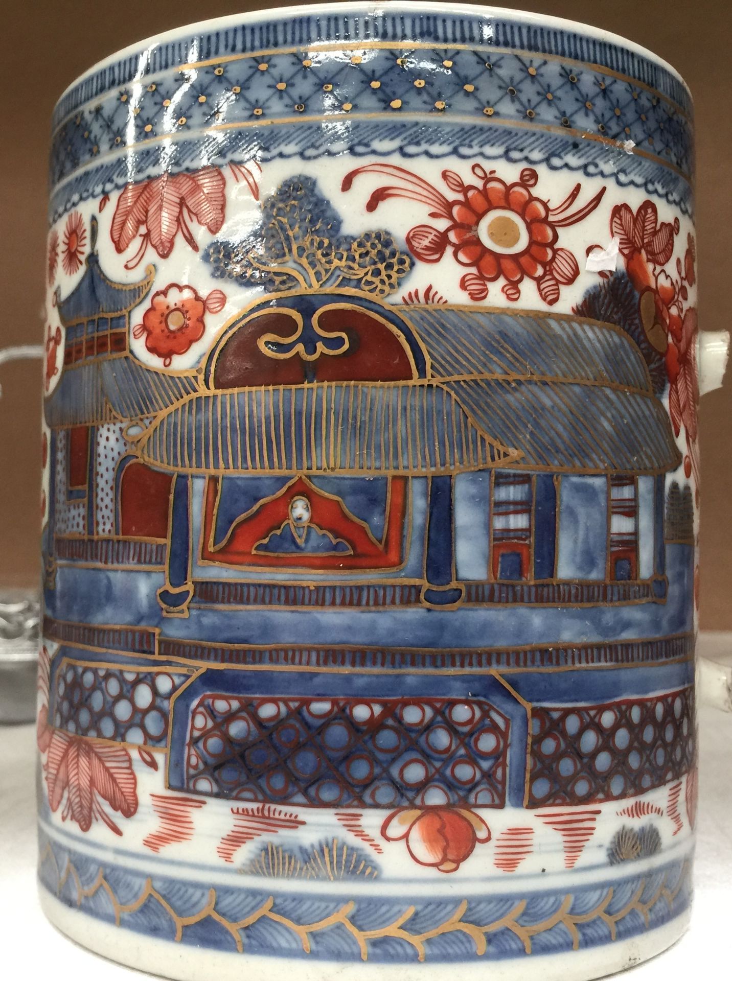 A pair of Imari patterned jugs (handles missing - as seen) - Image 2 of 2