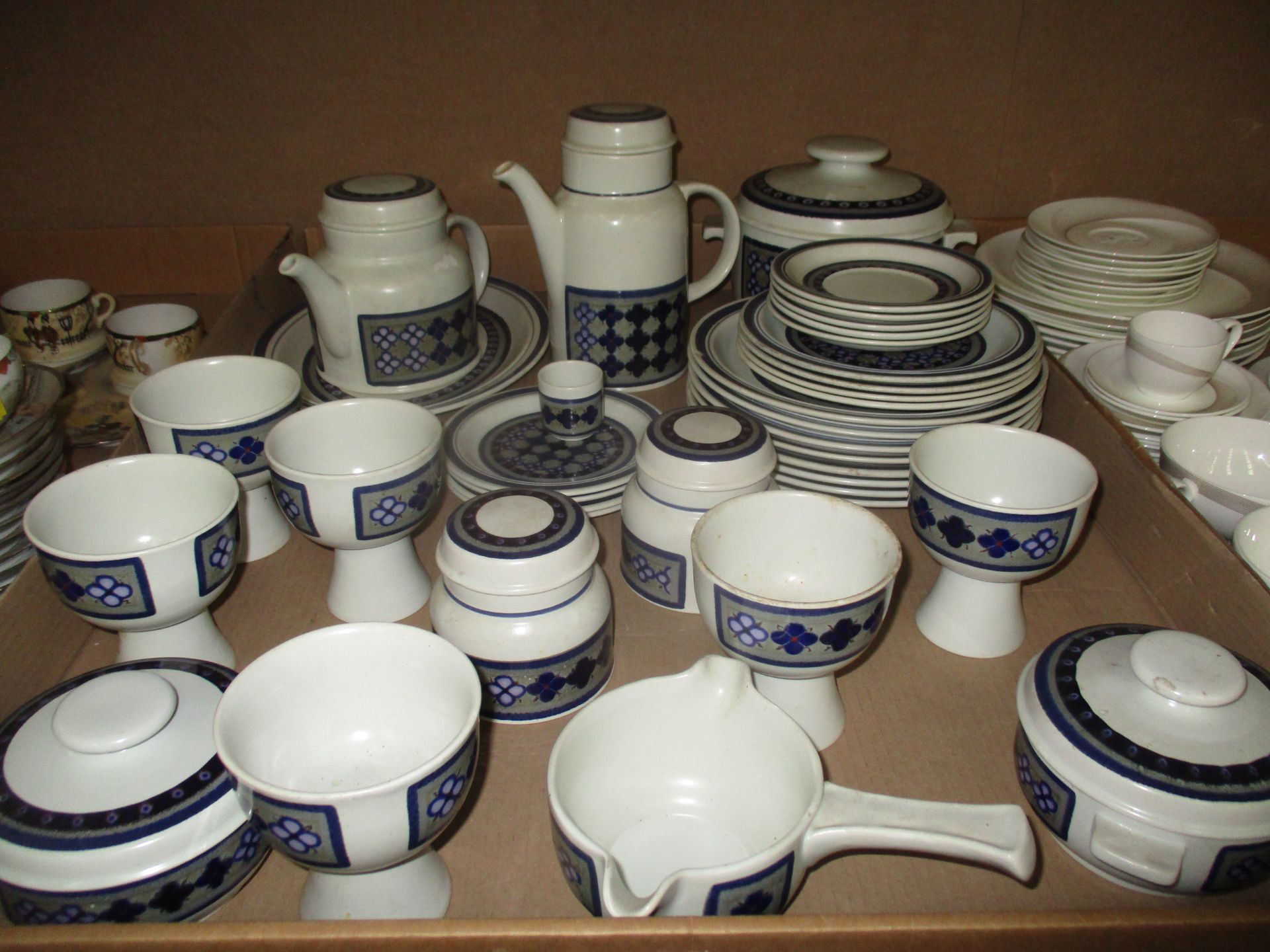 37 x piece Royal Doulton tea/dinner service decorated with 'Tangier' pattern