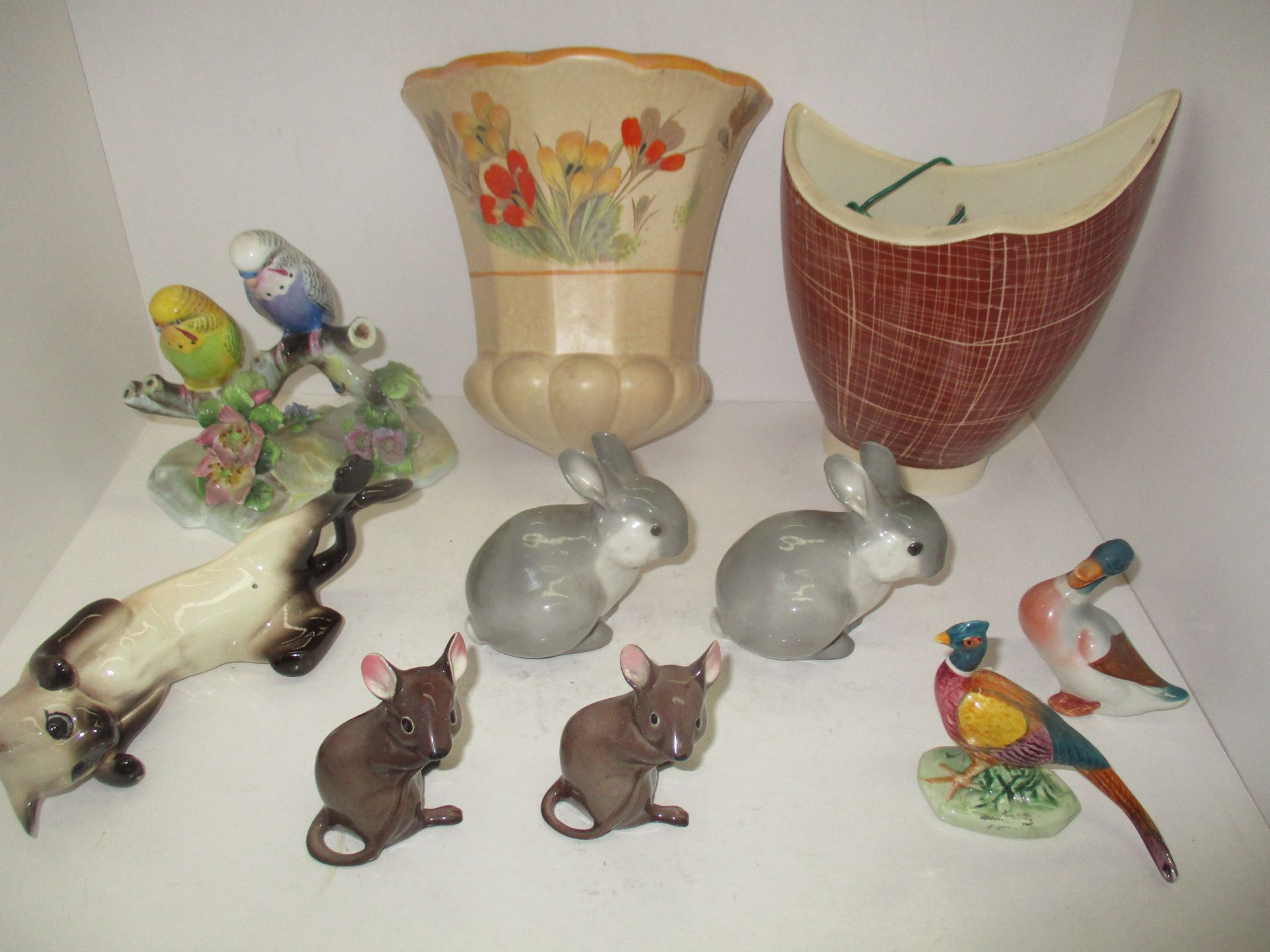 Small quantity of ceramic/pottery items/figurines including Royal Adderley double budgerigar