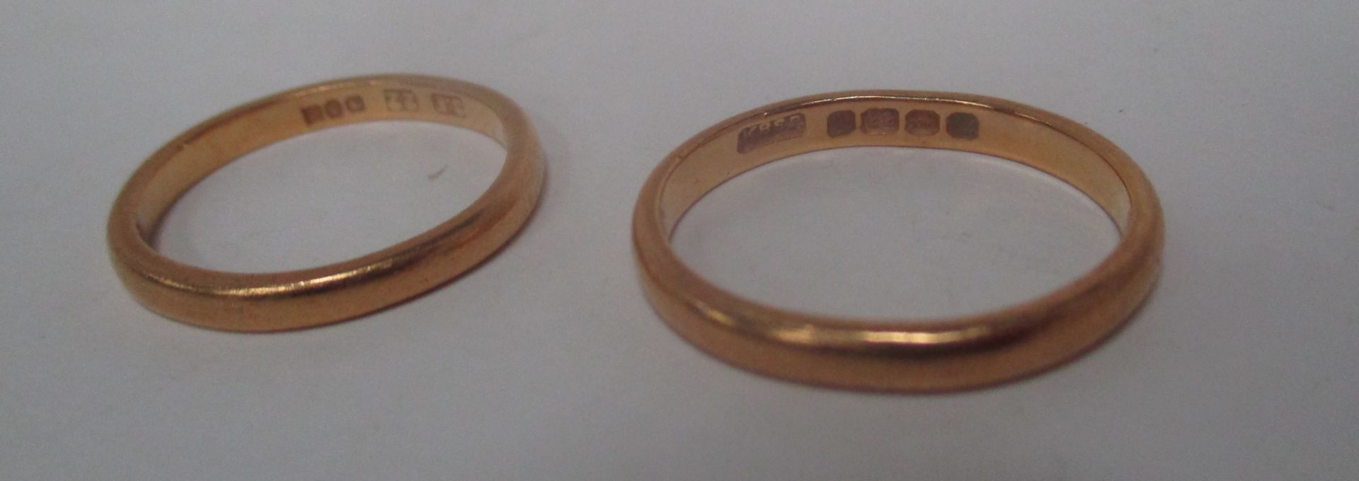 2 x 22ct gold wedding bands (total approx. weight 5.