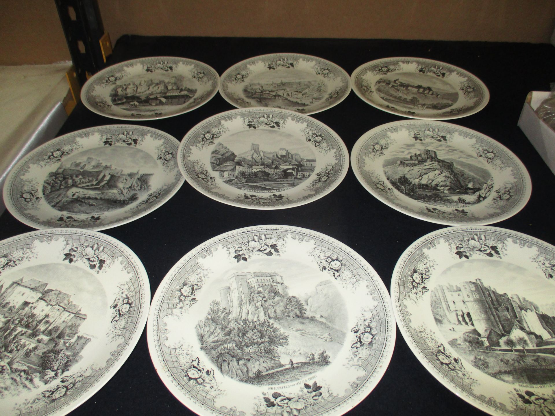 9 x Villeroy & Boch collectors plates depicting castles in Luxembourg
