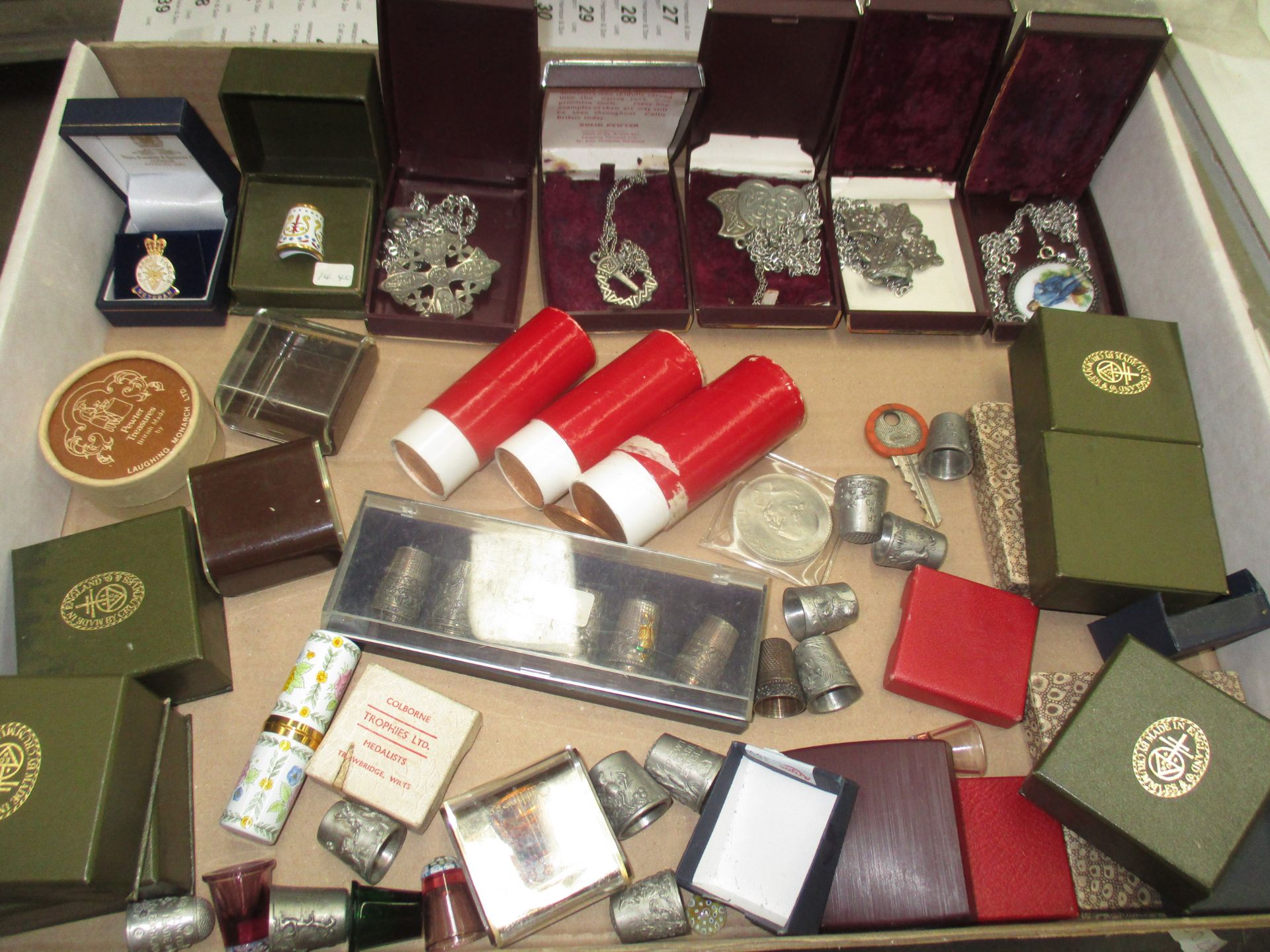 Contents to tray - large quantity of assorted thimbles, quantity of copper coins, pewter pendants,