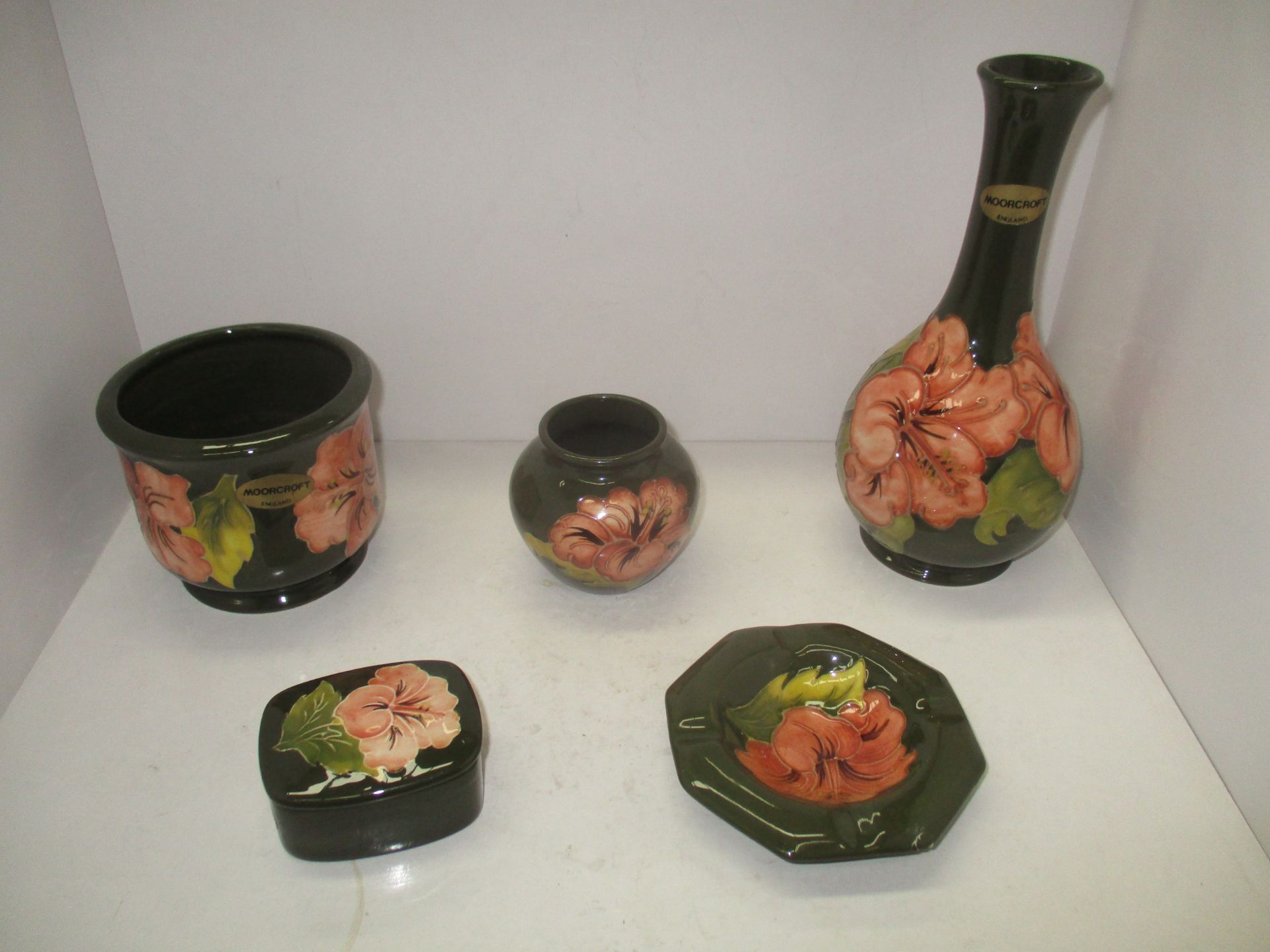 A Moorcroft 5 piece coral Hibiscus set comprising of Baluster vase, ash tray, pin dish with lid,
