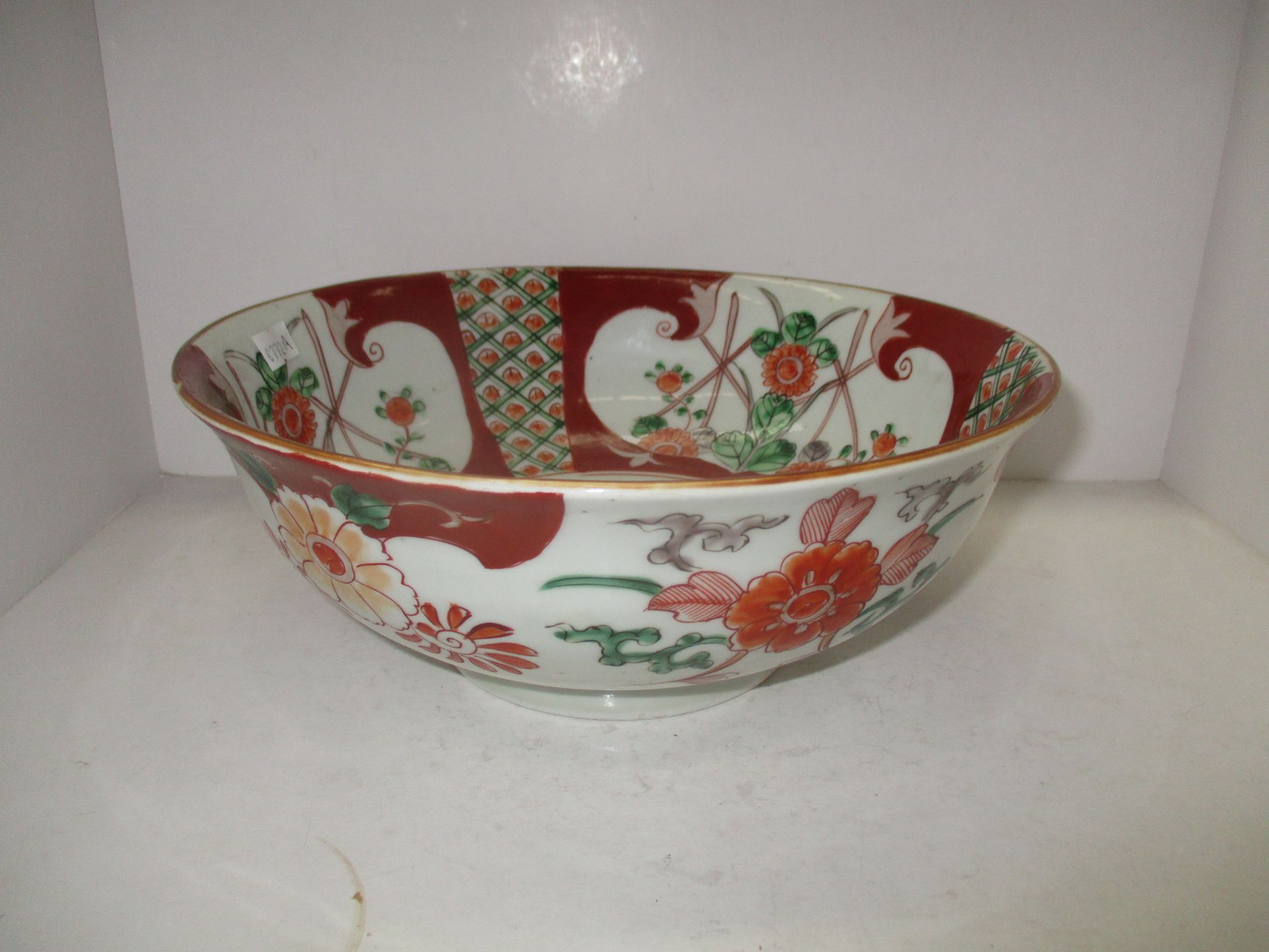 A Chinese floral patterned bowl