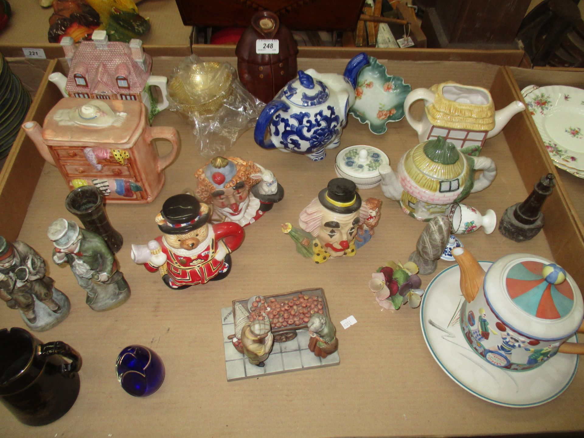 Contents to tray - quantity of novelty tea pots and other ceramics