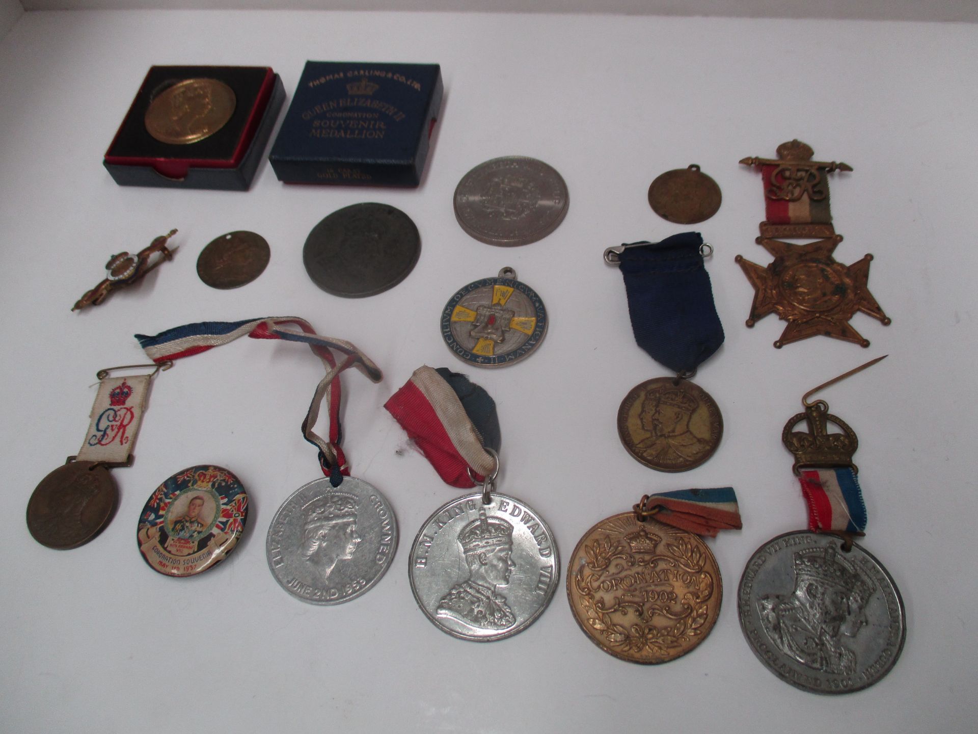 2 x souvenir medallions from the Coronation of Queen Elizabeth II (boxed),