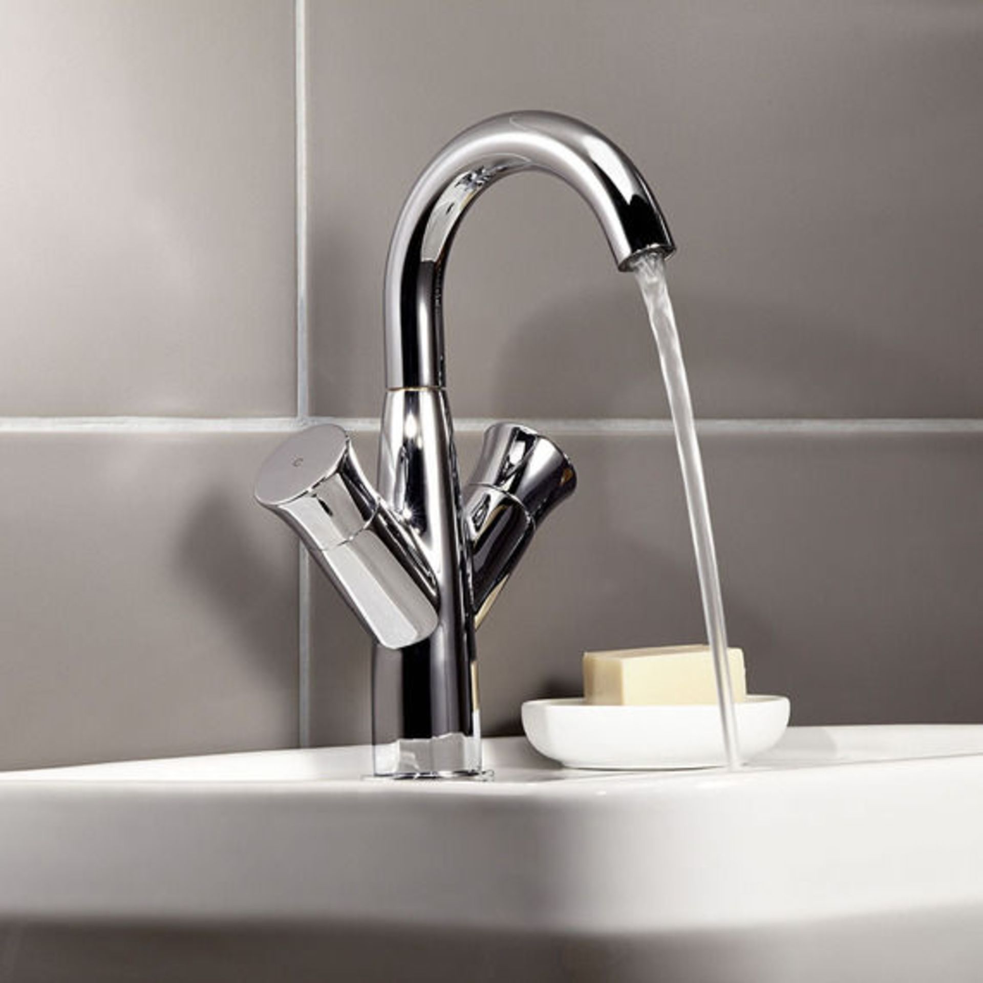 Contemporary transition basin mono mixer