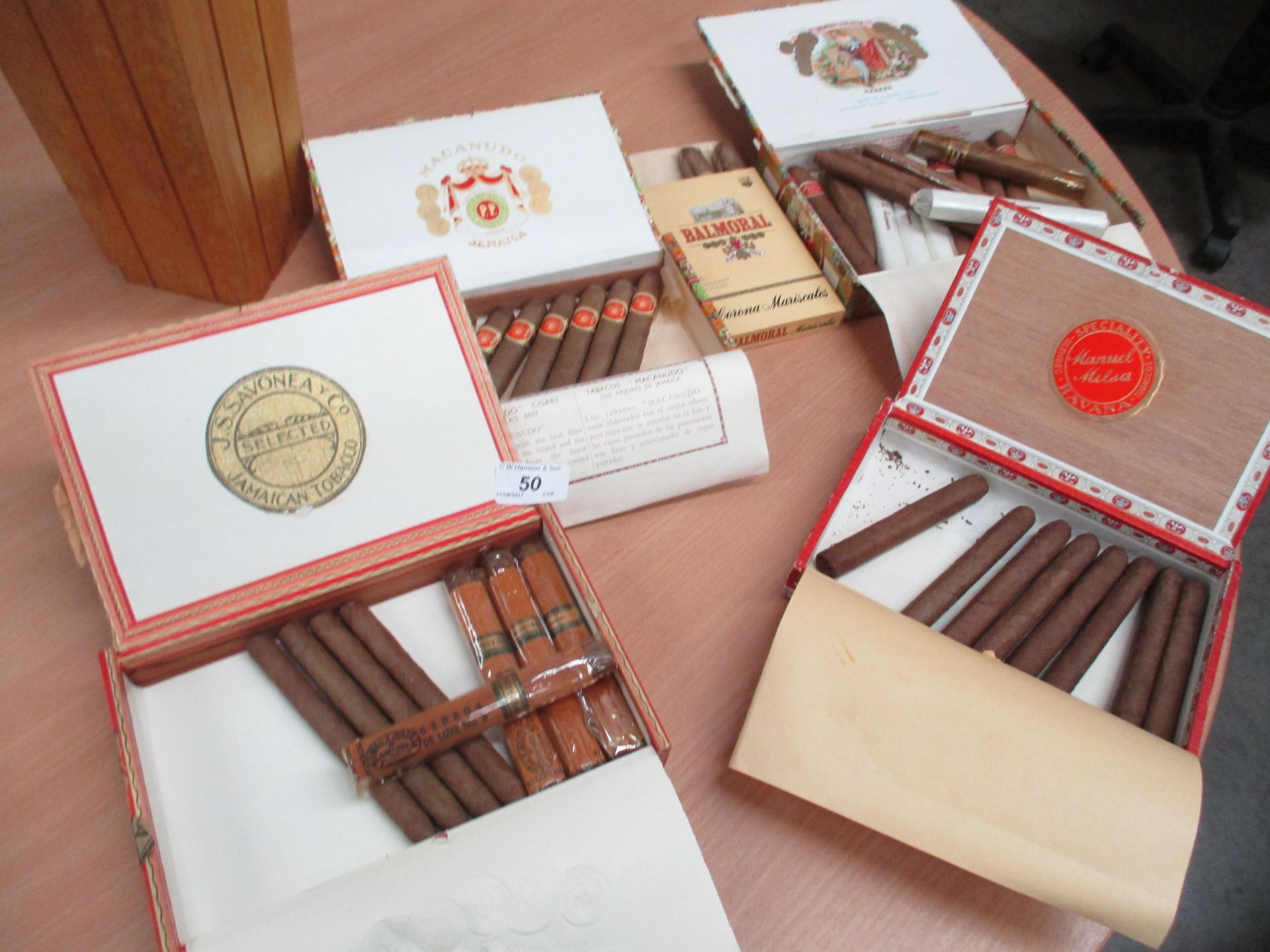 41 x various cigars in 5 boxes - Balmoral Corona Mariscales, Romeo & Juliet Cedro's de luxe No.