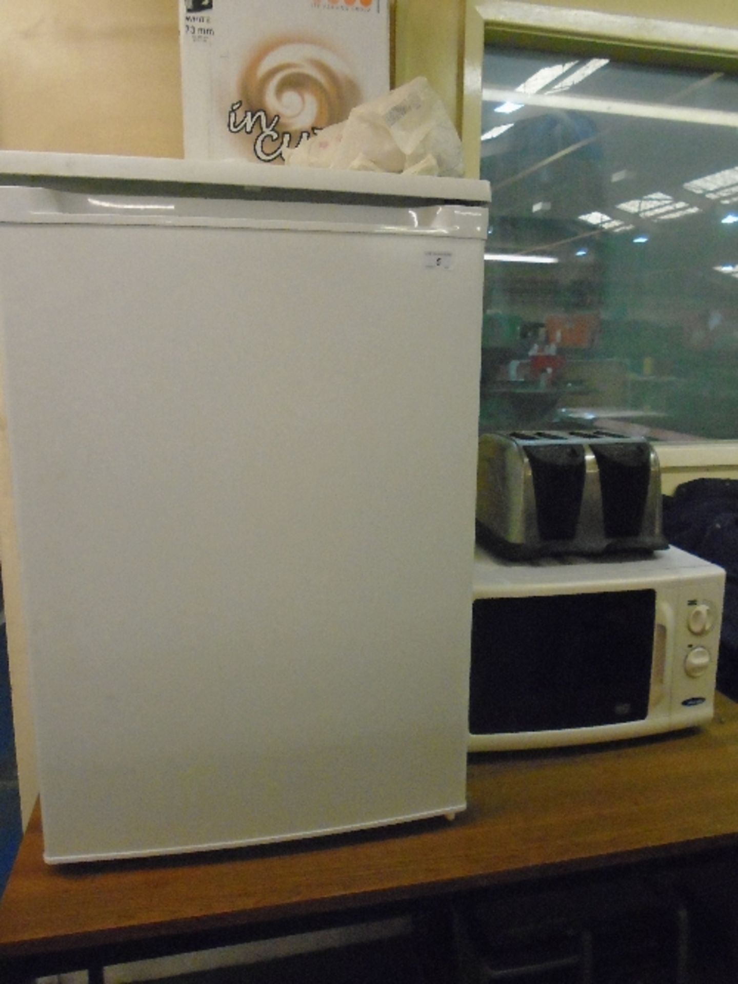 3 x items - Pacific microwave oven,