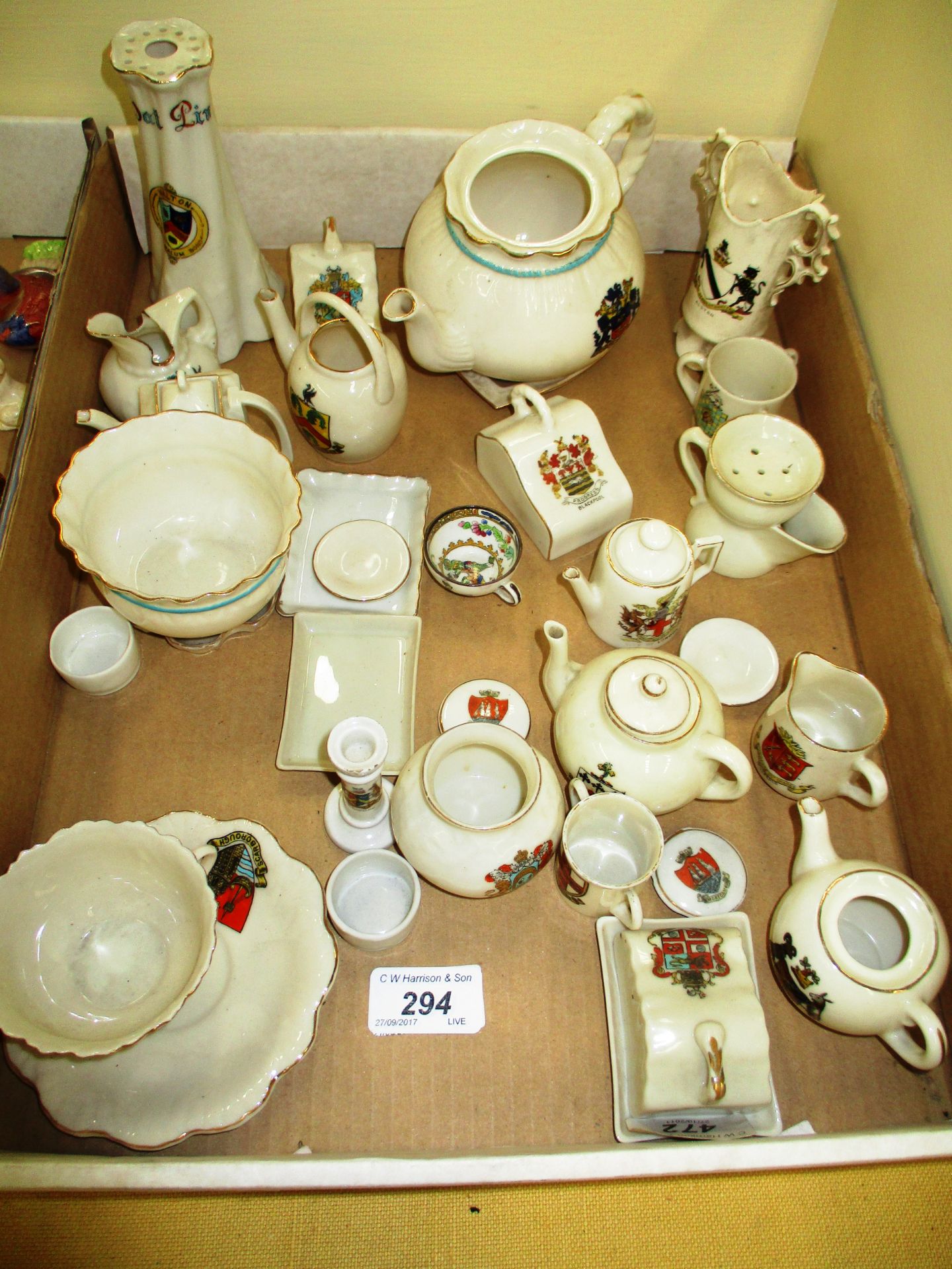 Contents to tray small quantity of crested china