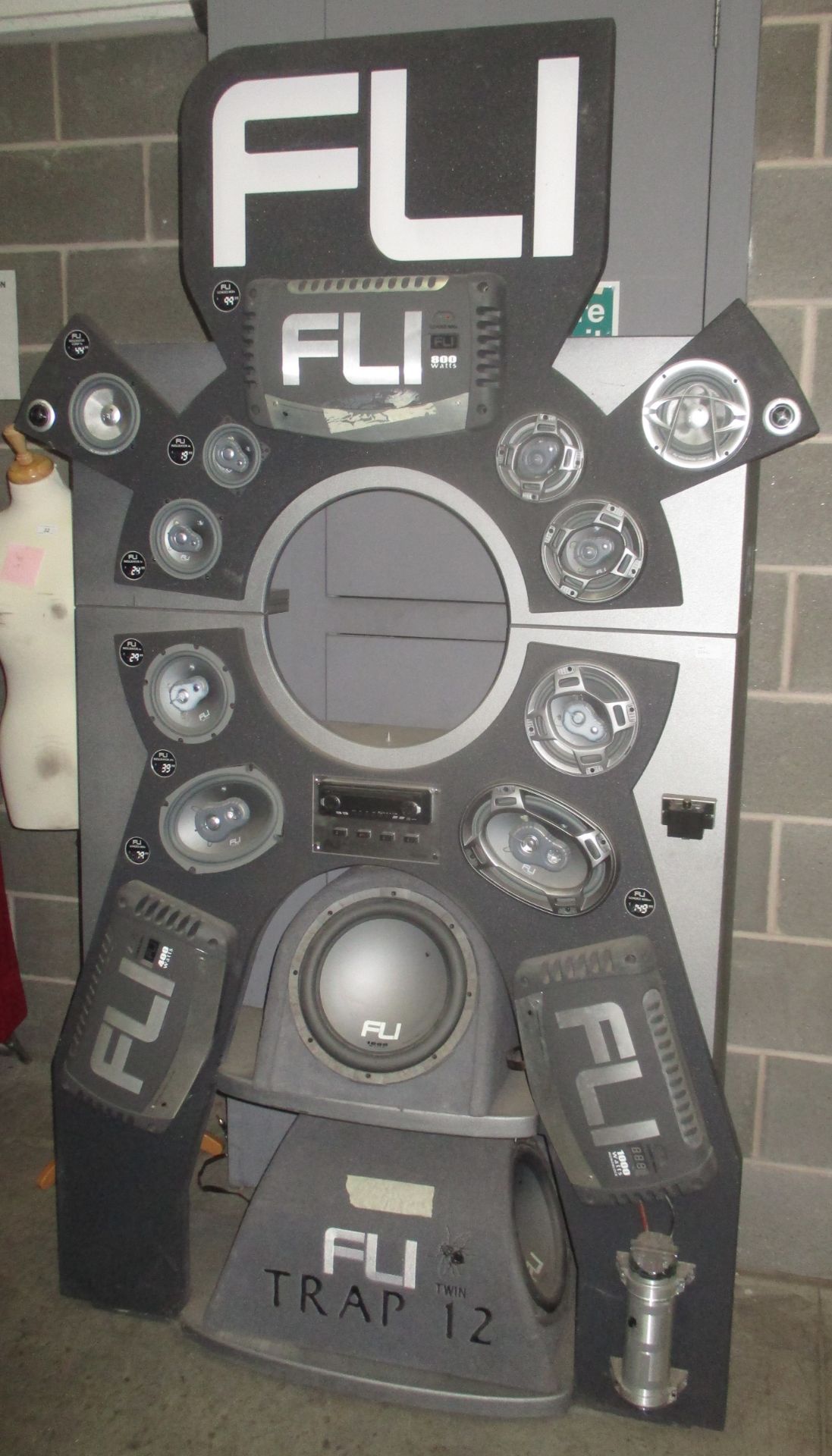 An FLI multi speaker display unit complete with 400/800/1000 watt amps,