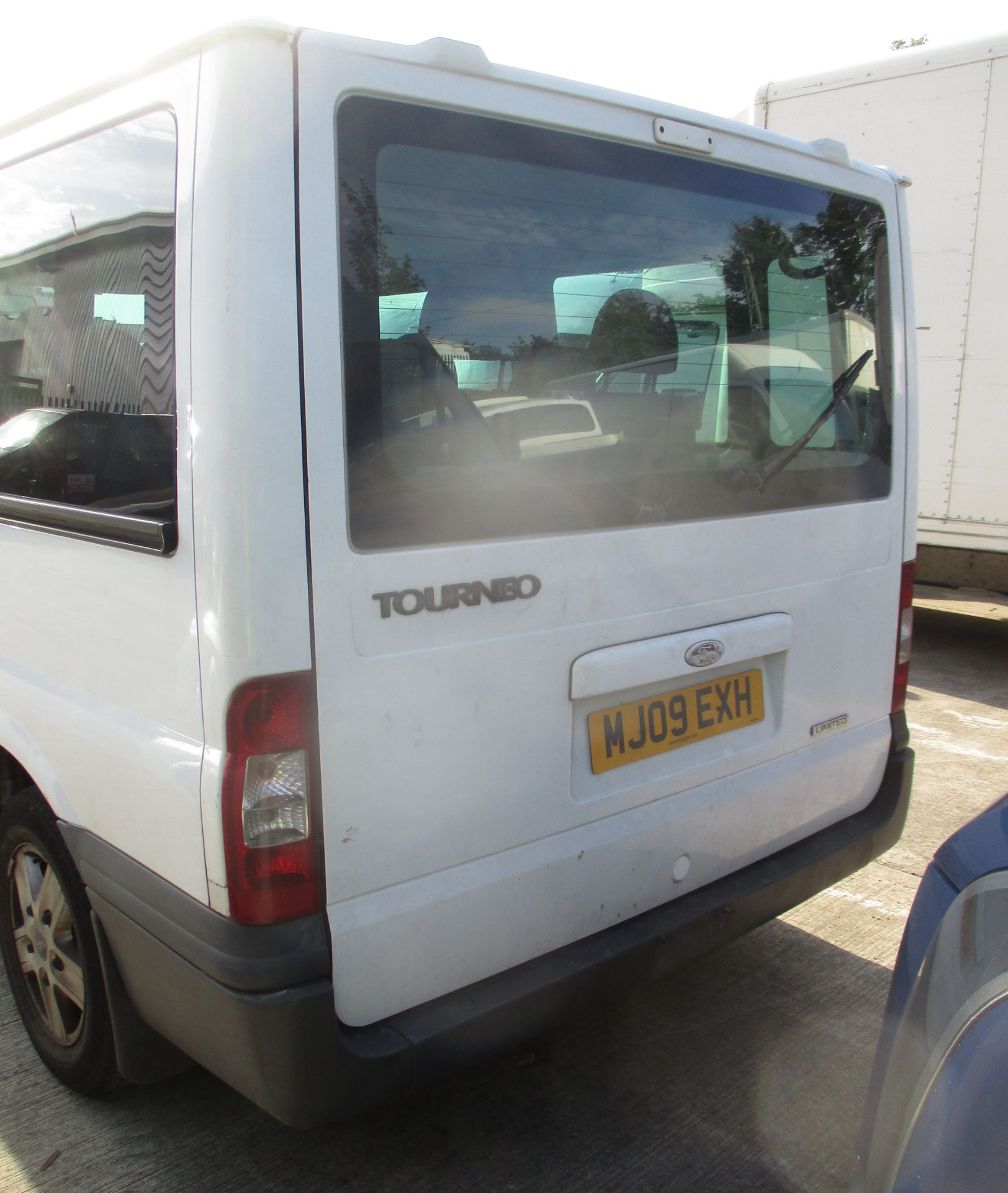 Ford Transit 110 T280S LTD TOU minibus - Diesel - White Reg No: MJ09 EXH Rec Mileage: 153, - Image 4 of 4