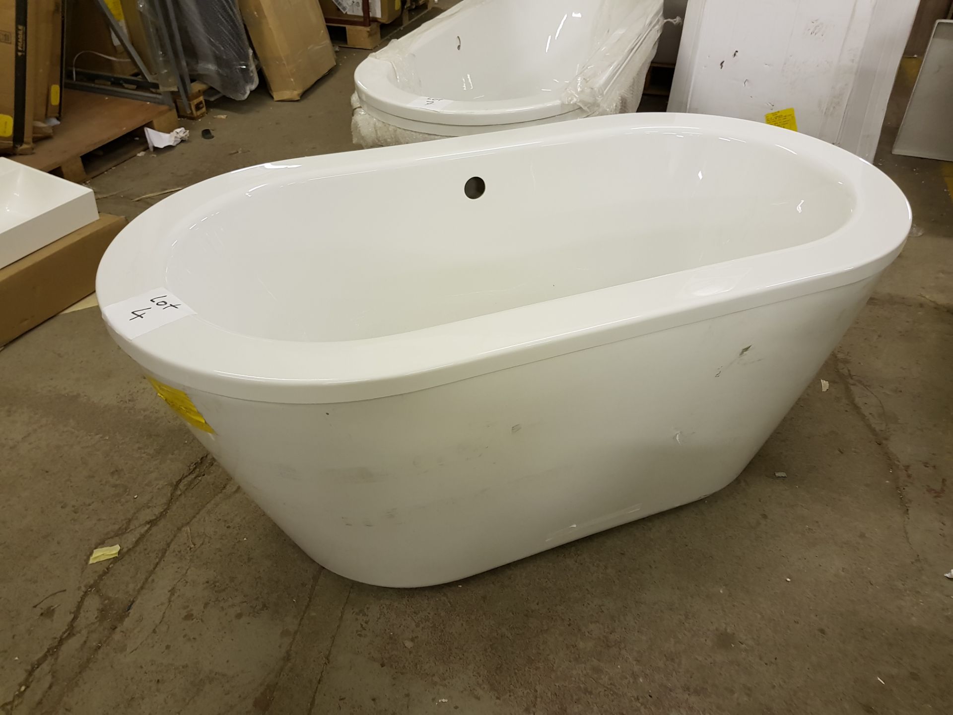 1500x800 double ended freestanding bath with surround RRP £749 - Image 2 of 2