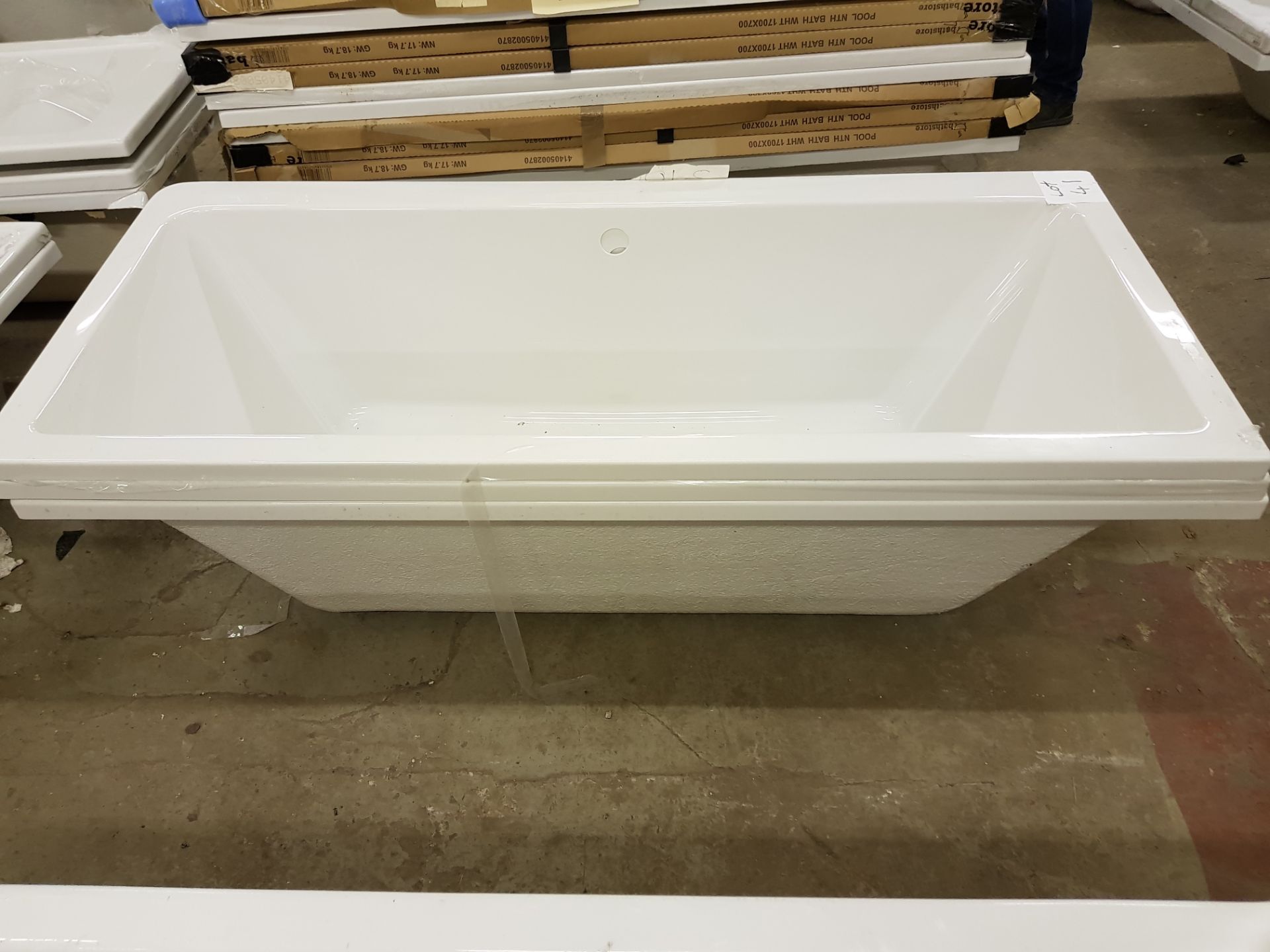 1700x750 double ended square bath - Image 2 of 2