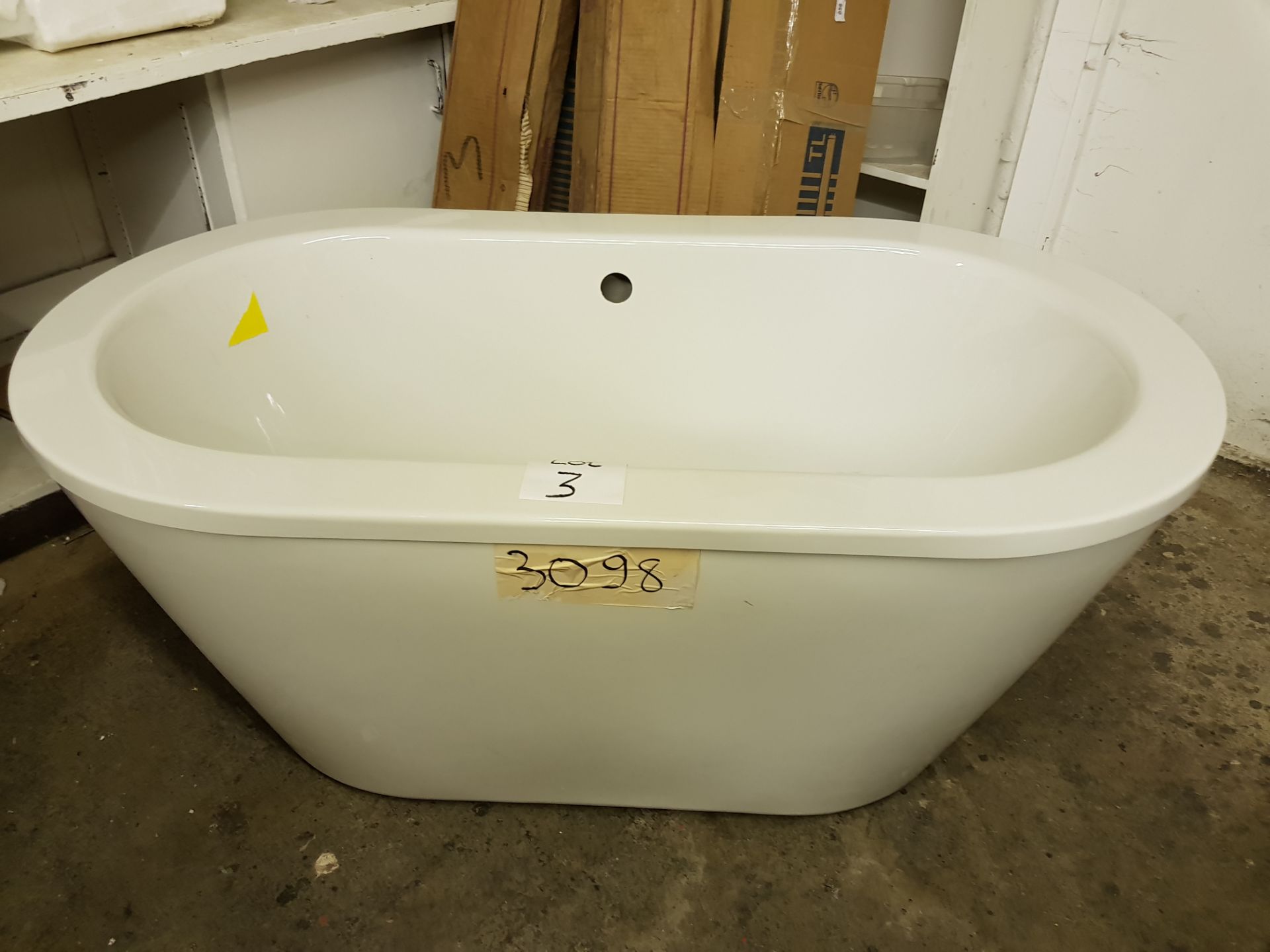 1500x800 double ended free standing bath with surround RRP £749 - Image 2 of 2