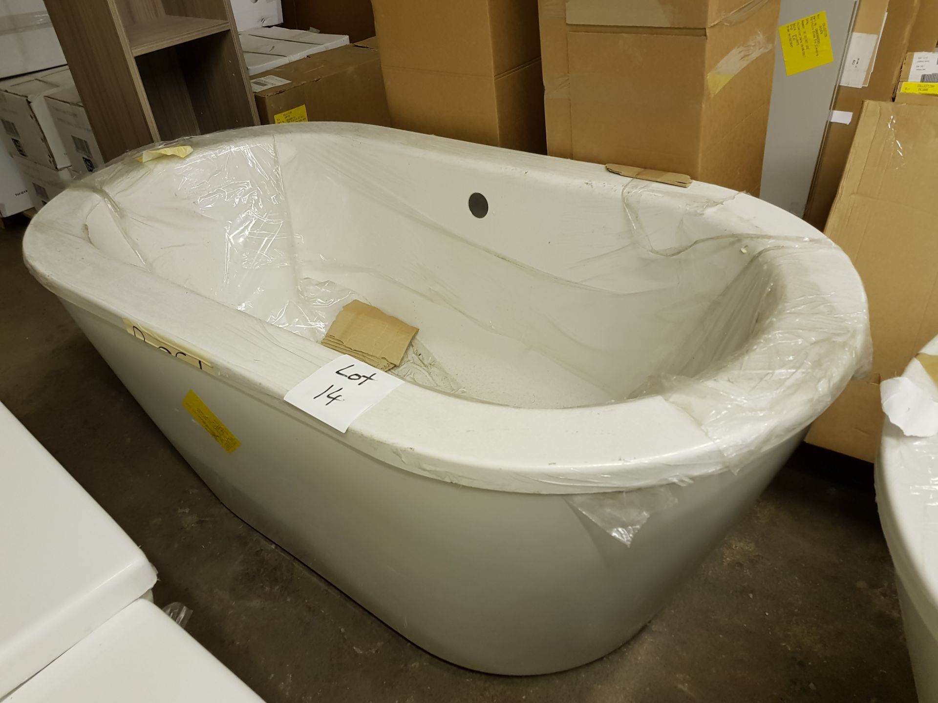 1500x800 double ended freestanding bath with surround RRP £749 - Image 2 of 2