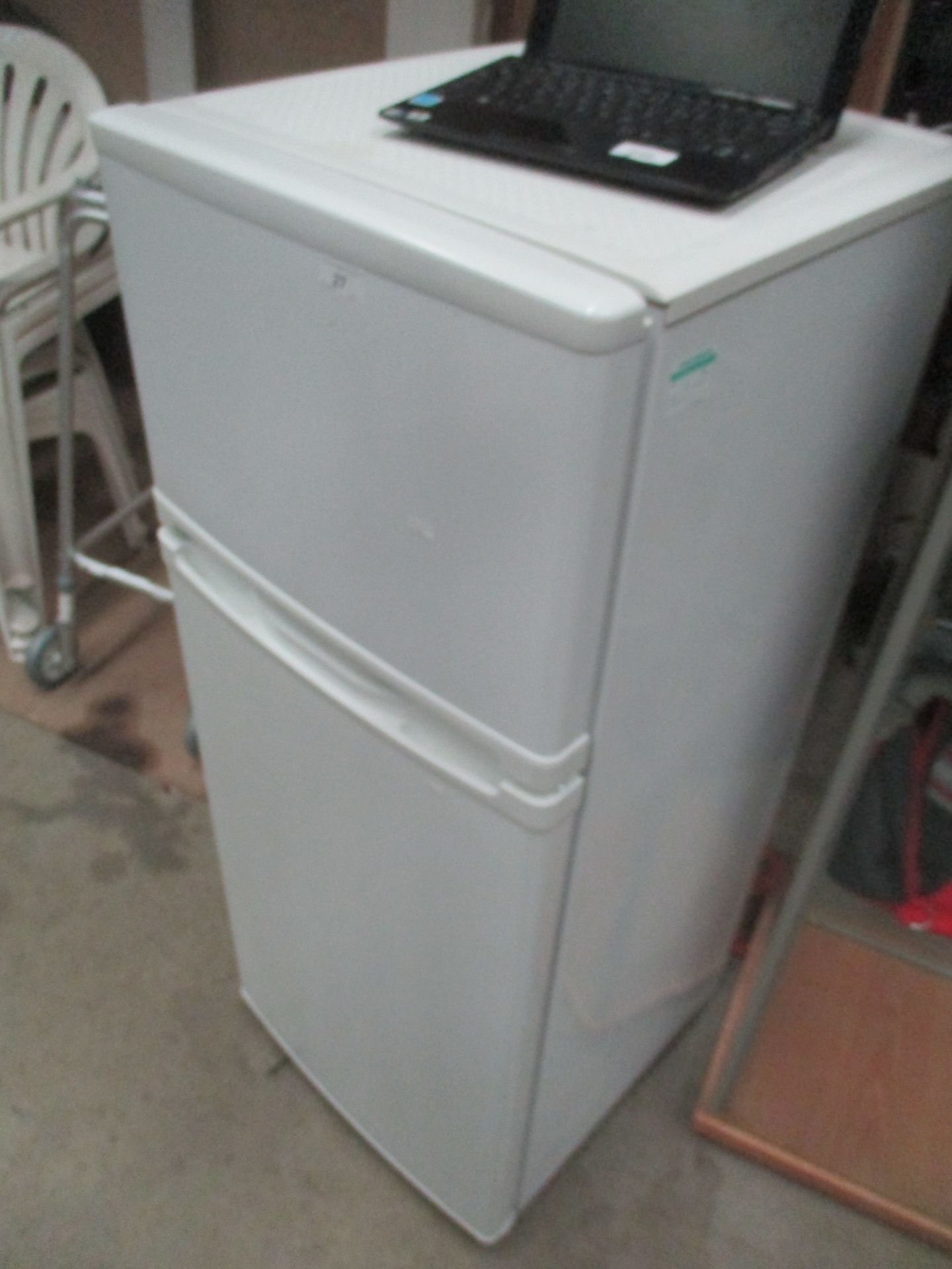 A Currys Essentials C50TW15 white fridge/freezer