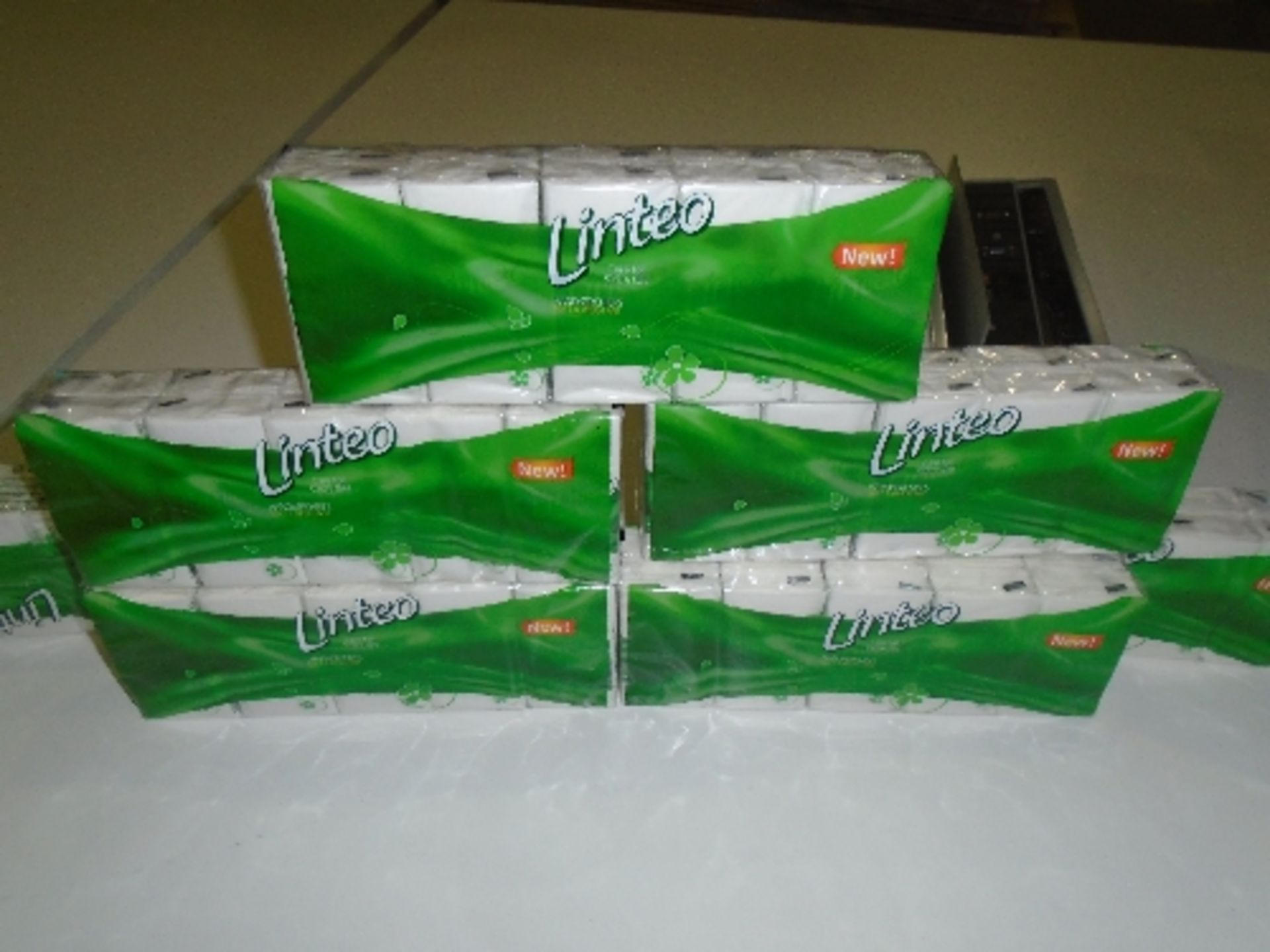 240 x packs of Linteo soft and resistant tissues (10 x outer boxes) ref: PL1272424