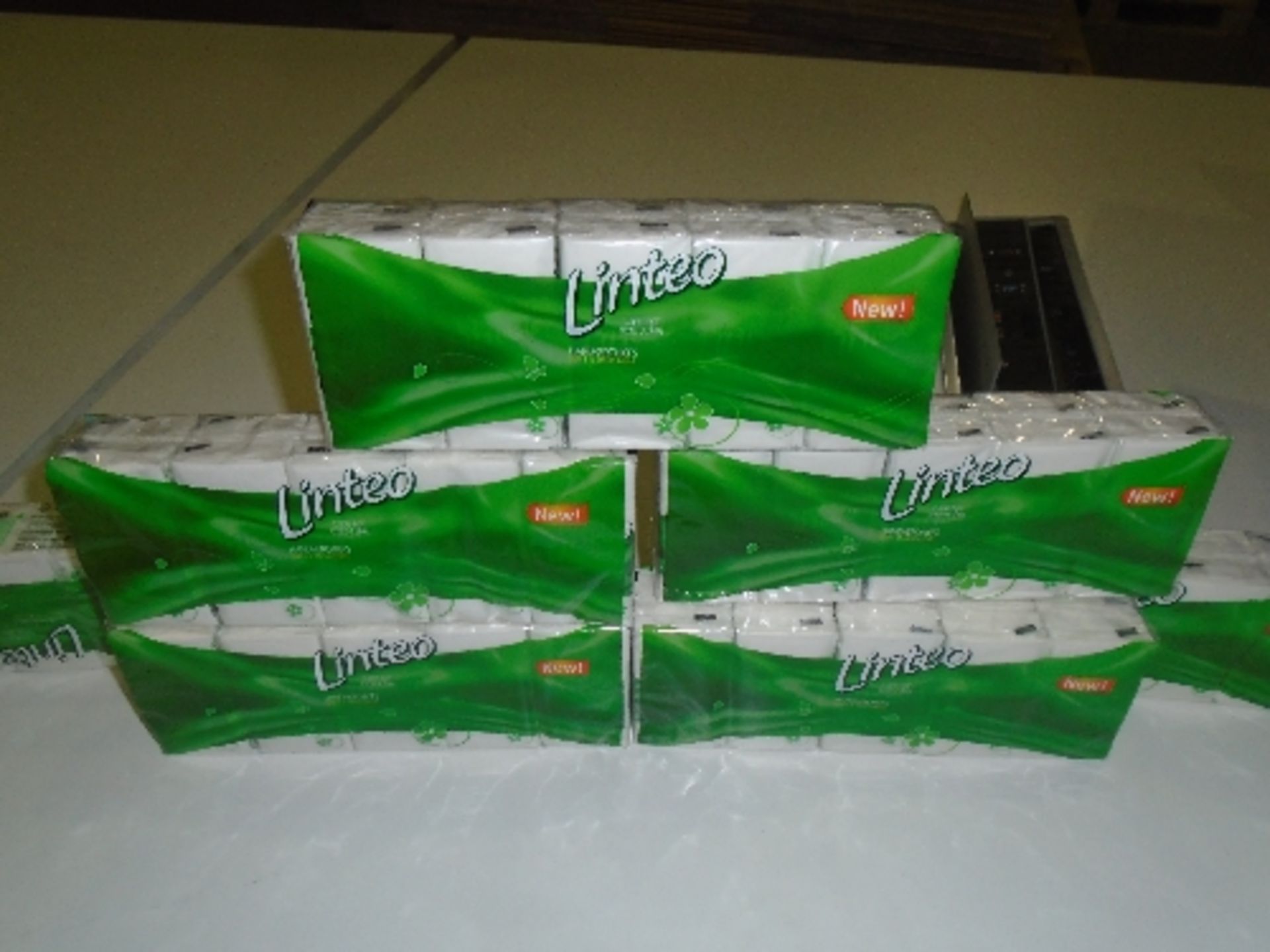 240 x packs of Linteo soft and resistant tissues (10 x outer boxes) ref: PL1272424