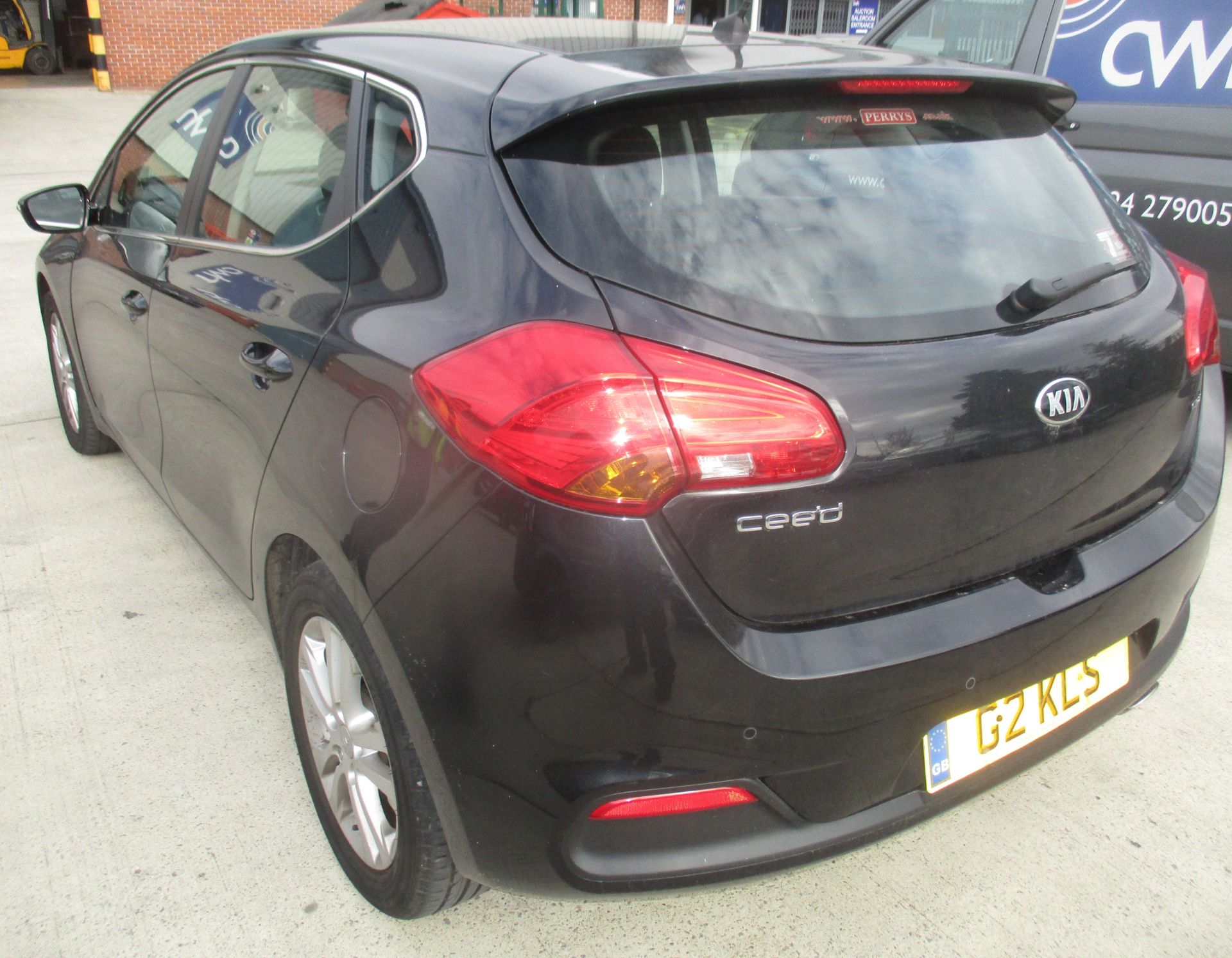 KIA CEED 2 CRDi AUTOMATIC 1.6 5 DOOR HATCHBACK - diesel - black Reg No: G2 KLS Rec. - Image 4 of 4