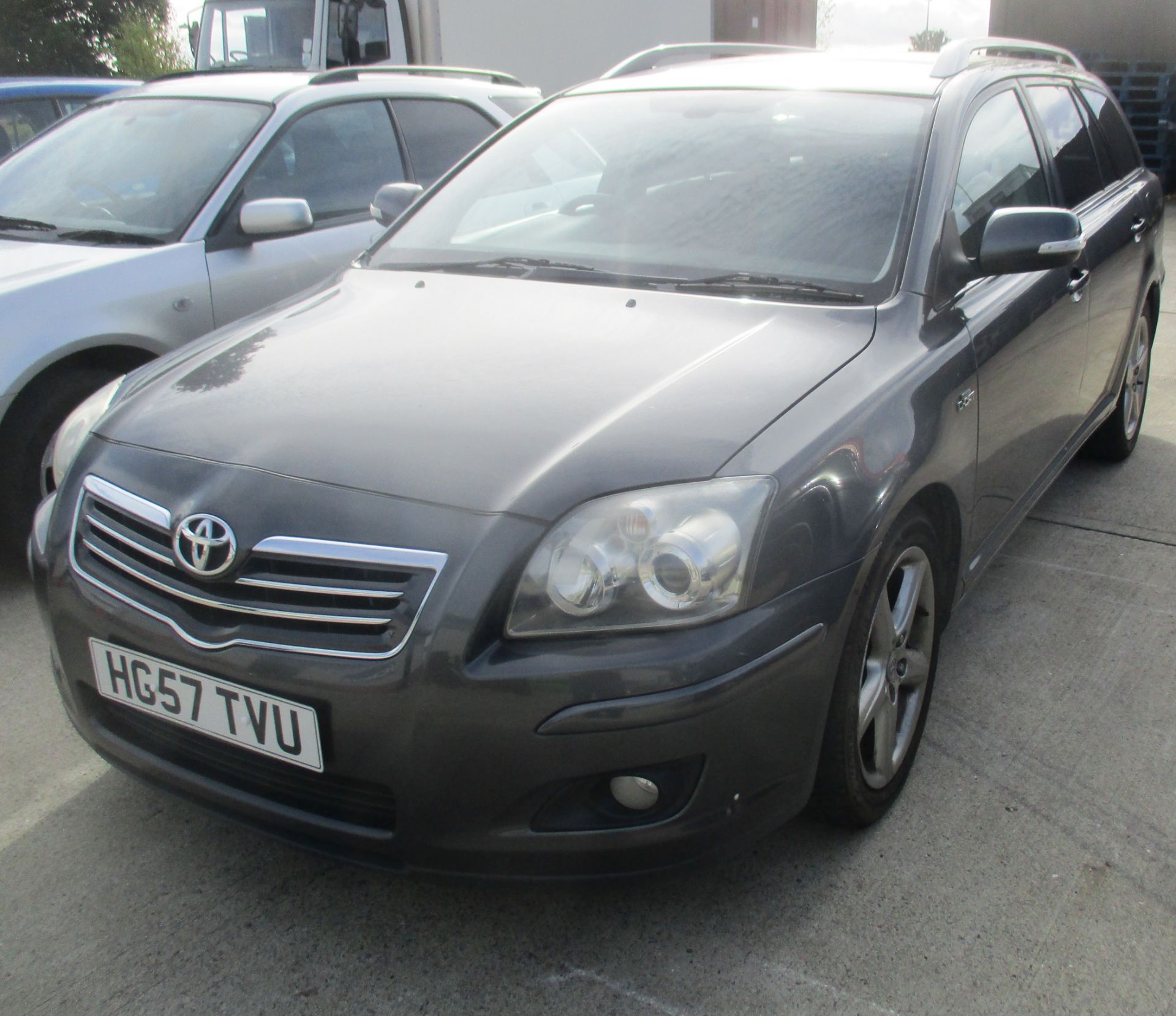 TOYOTA AVENSIS D-4D T180 2.2 ESTATE - diesel - grey REG NO: HG57 TVU REC. MIL: 127,666+ 1ST REG: 23. - Image 3 of 4