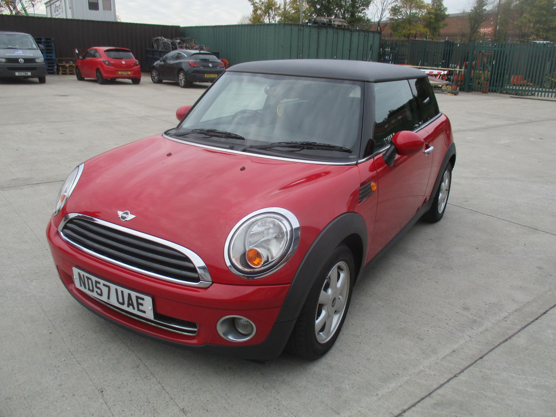 MINI ONE 1.4 3 DOOR HATCHBACK - petrol - red Reg. No: ND57 UAE Rec. Mil: 103,700+ 1st Reg: 27.09. - Image 2 of 5