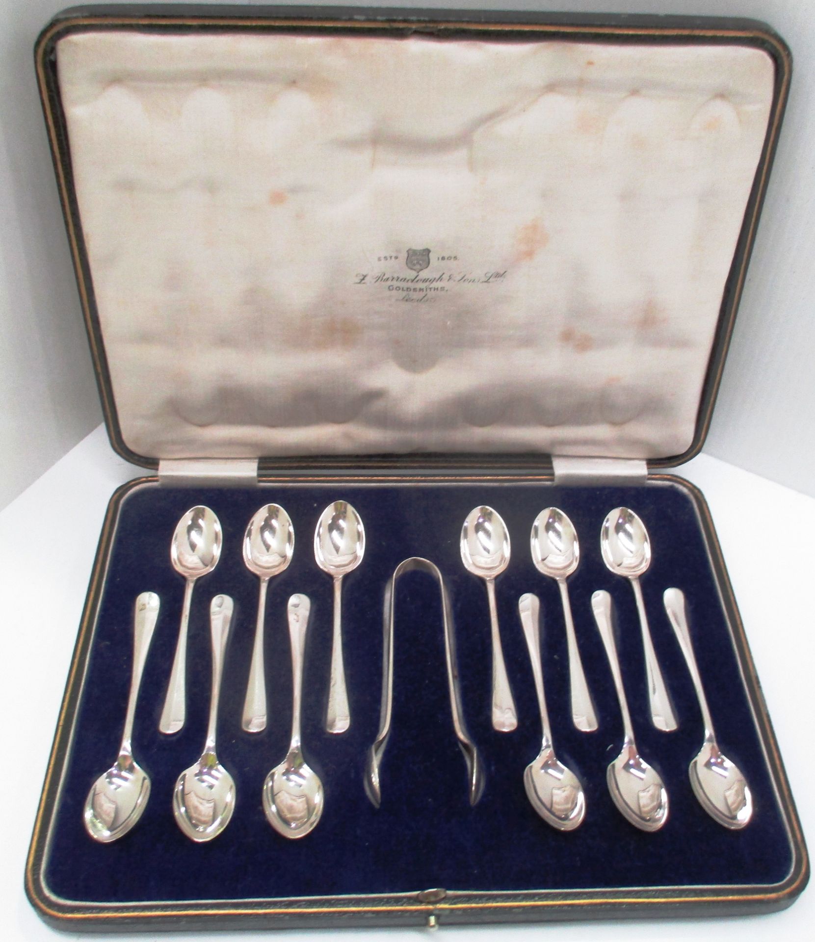 A set of twelve Old English rat-tail silver coffee spoons and tongs, Sheffield 1924,