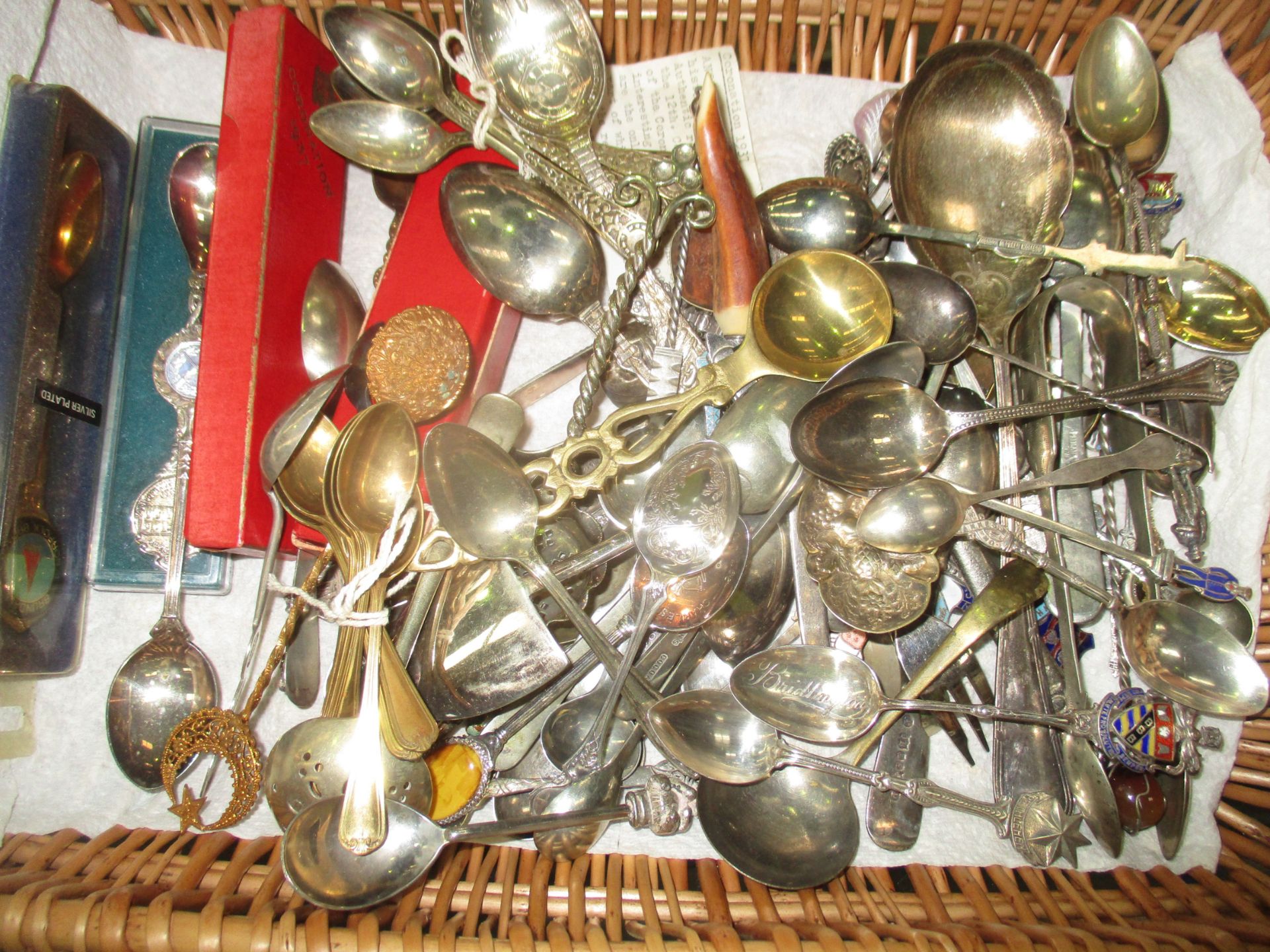 Large quantity of assorted commemorative and collectors' teaspoons including some silver,