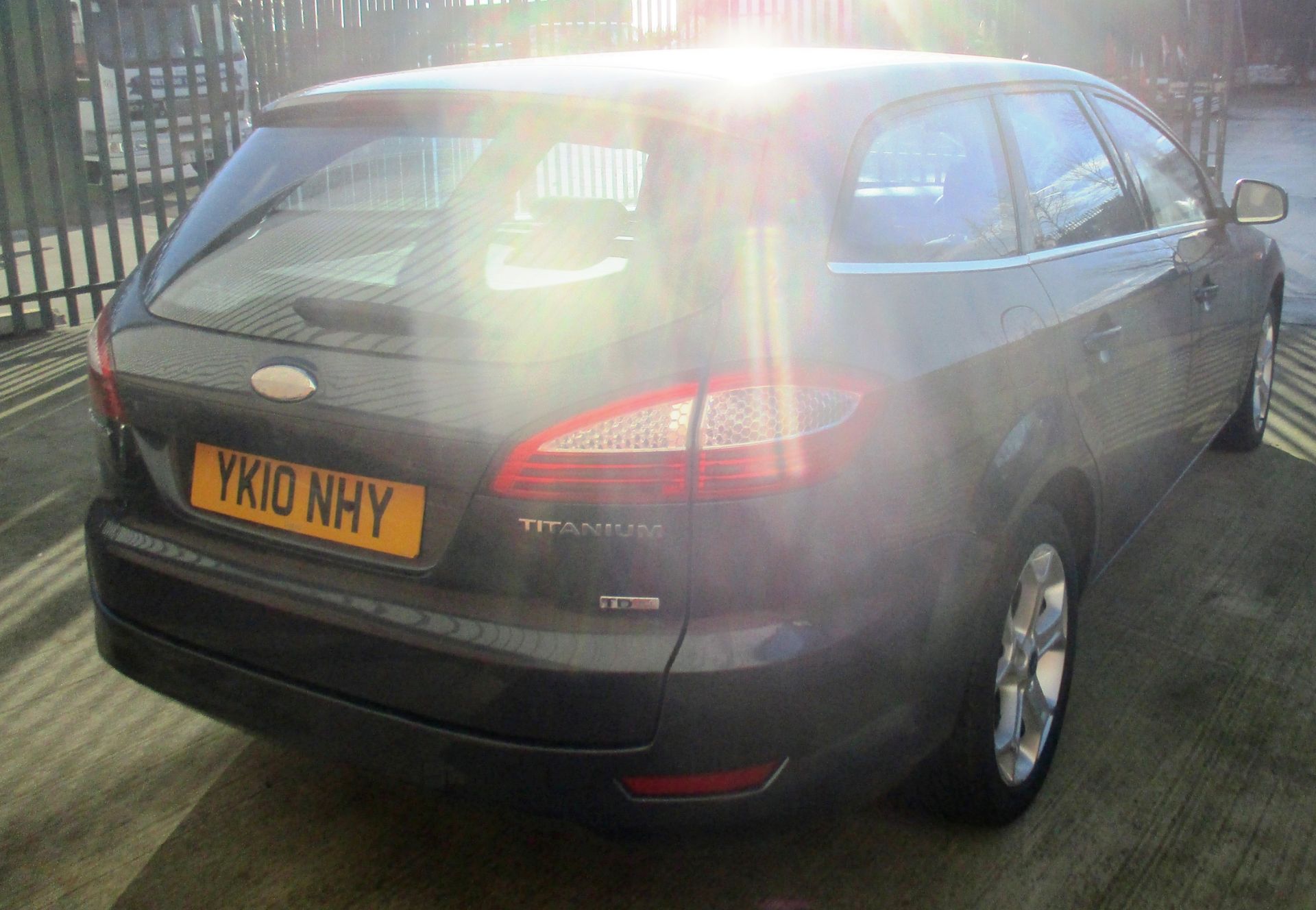 FORD MONDEO TITANIUM 2.0 TDi 140 ESTATE - diesel - grey Reg No: YK10 NHY Rec. - Image 3 of 4