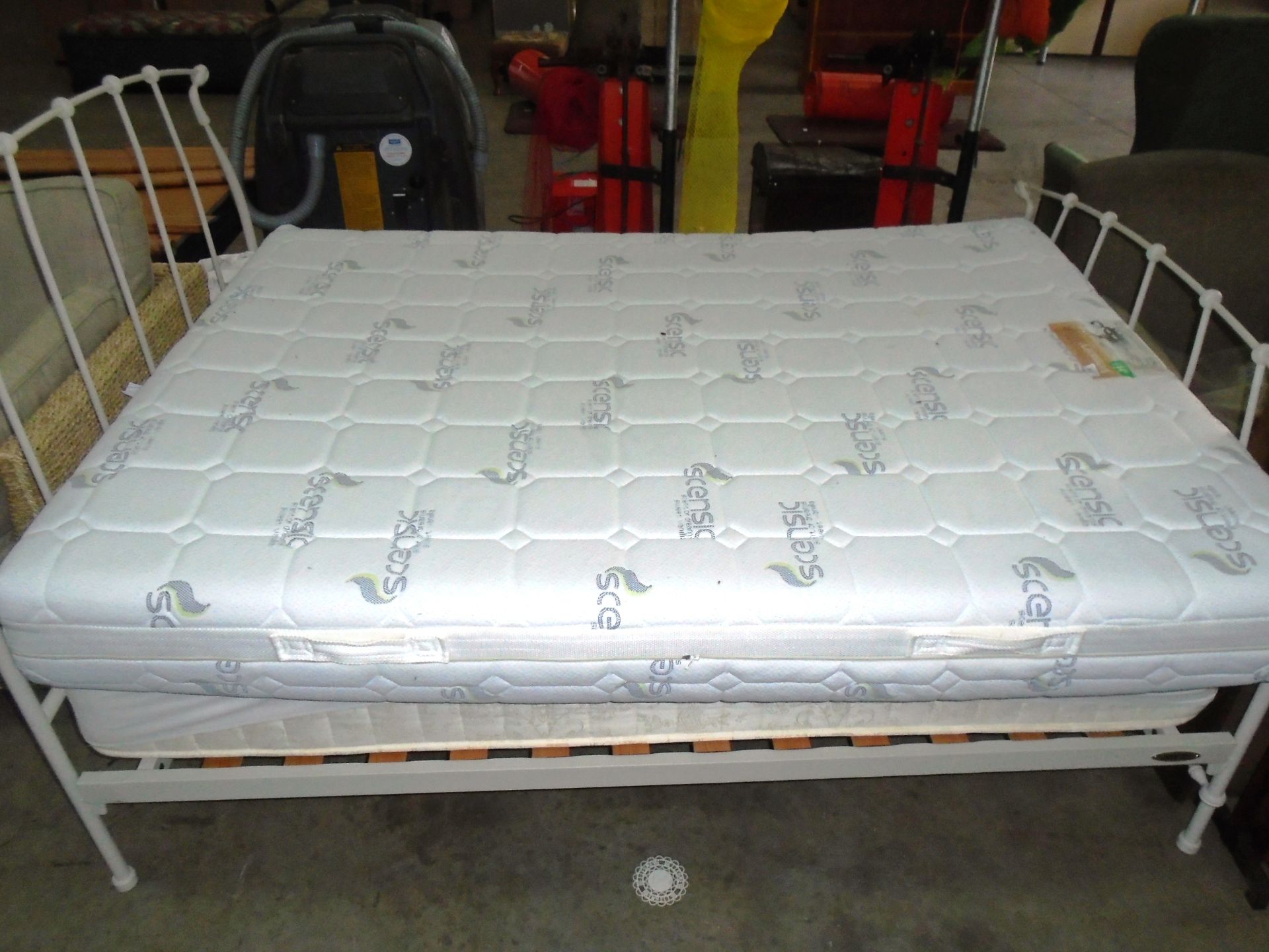 A Universal Memory Ultra luxury memory foam 4'6"" mattress with Bio Foam core