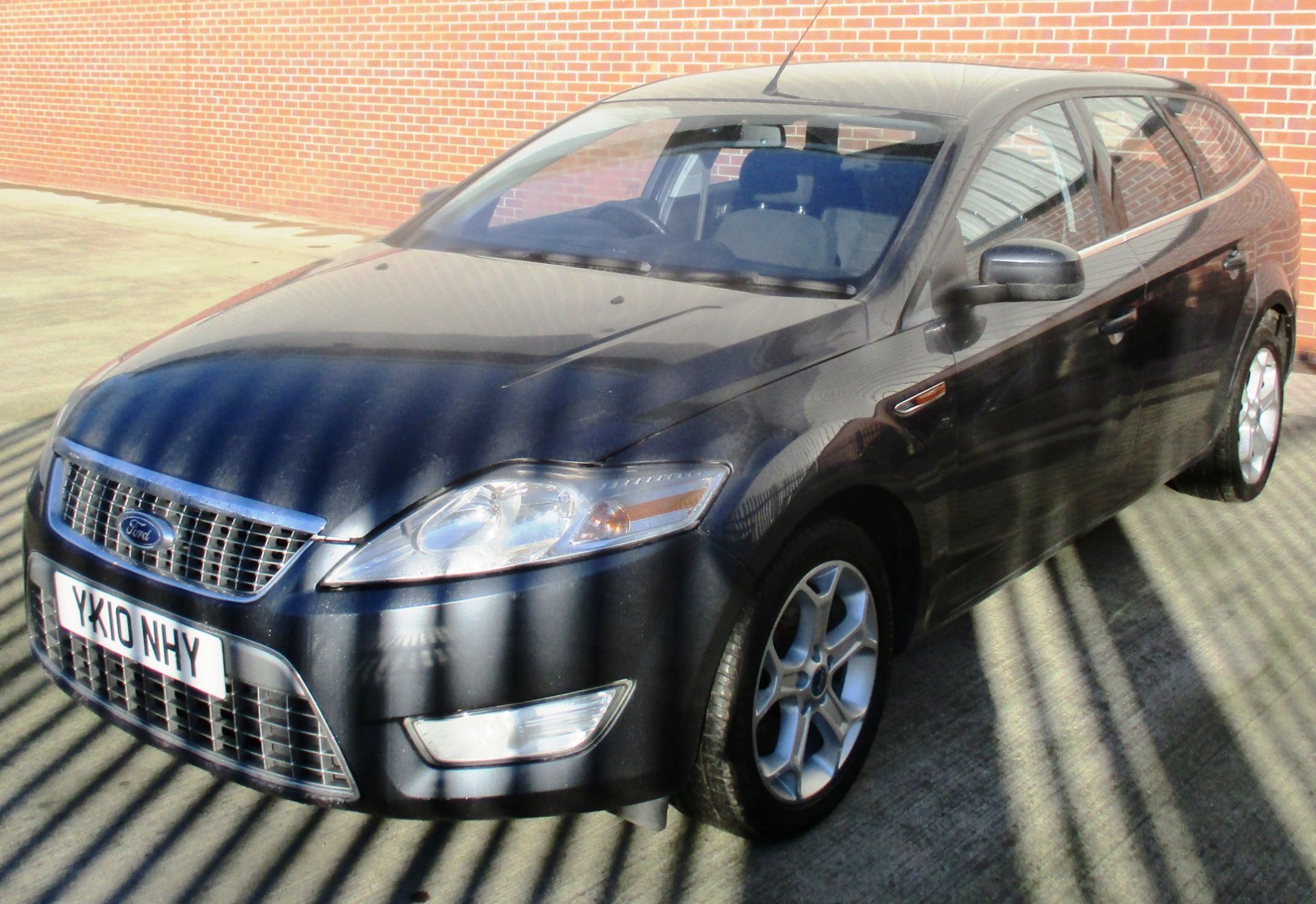 FORD MONDEO TITANIUM 2.0 TDi 140 ESTATE - diesel - grey Reg No: YK10 NHY Rec. - Image 2 of 4